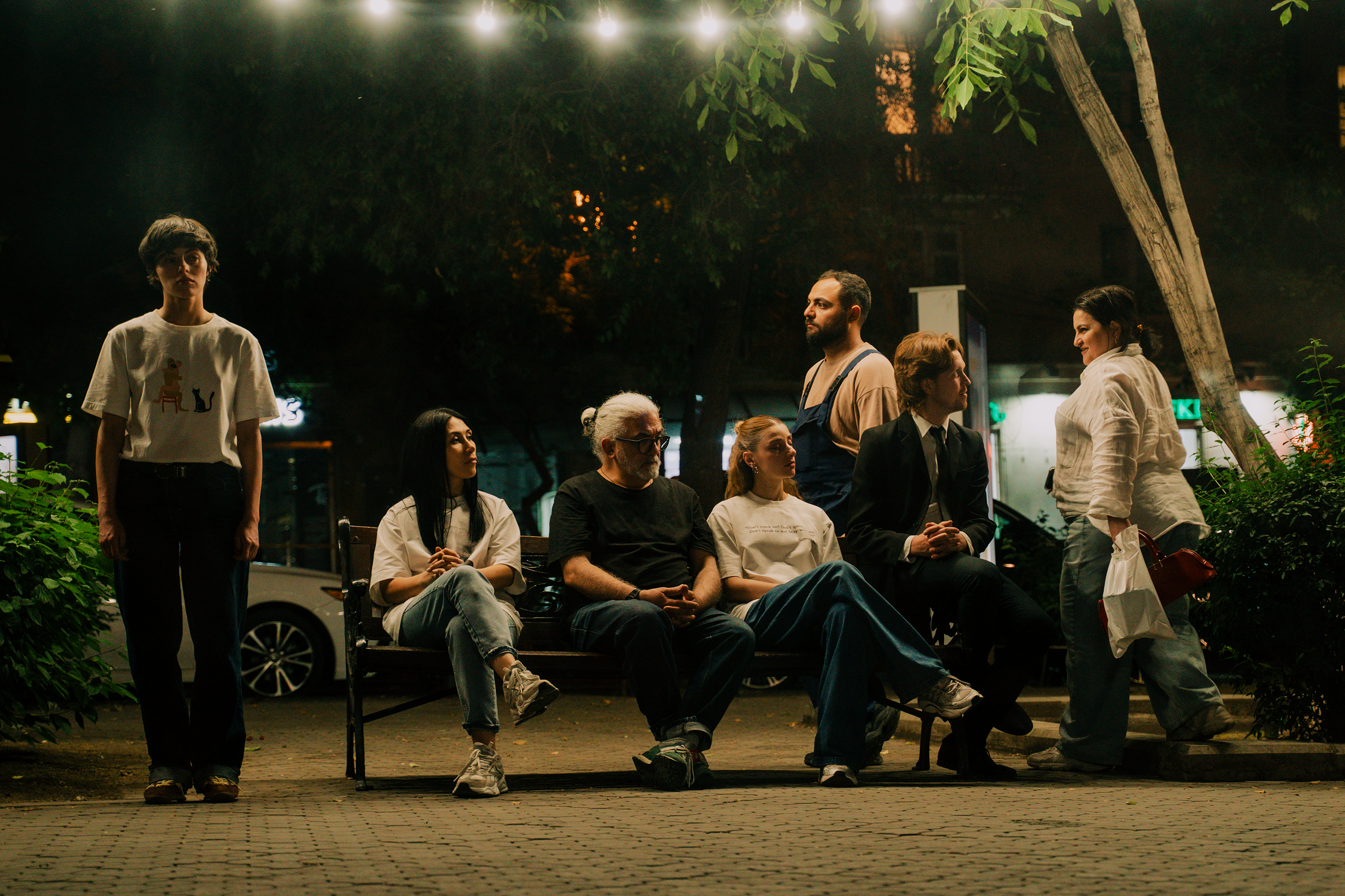 ես դեռ այստեղ եմ