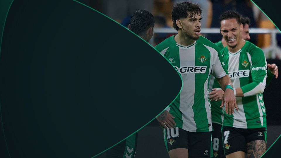 El Betis juega en La Cartuja mientras renueva el Villamarín