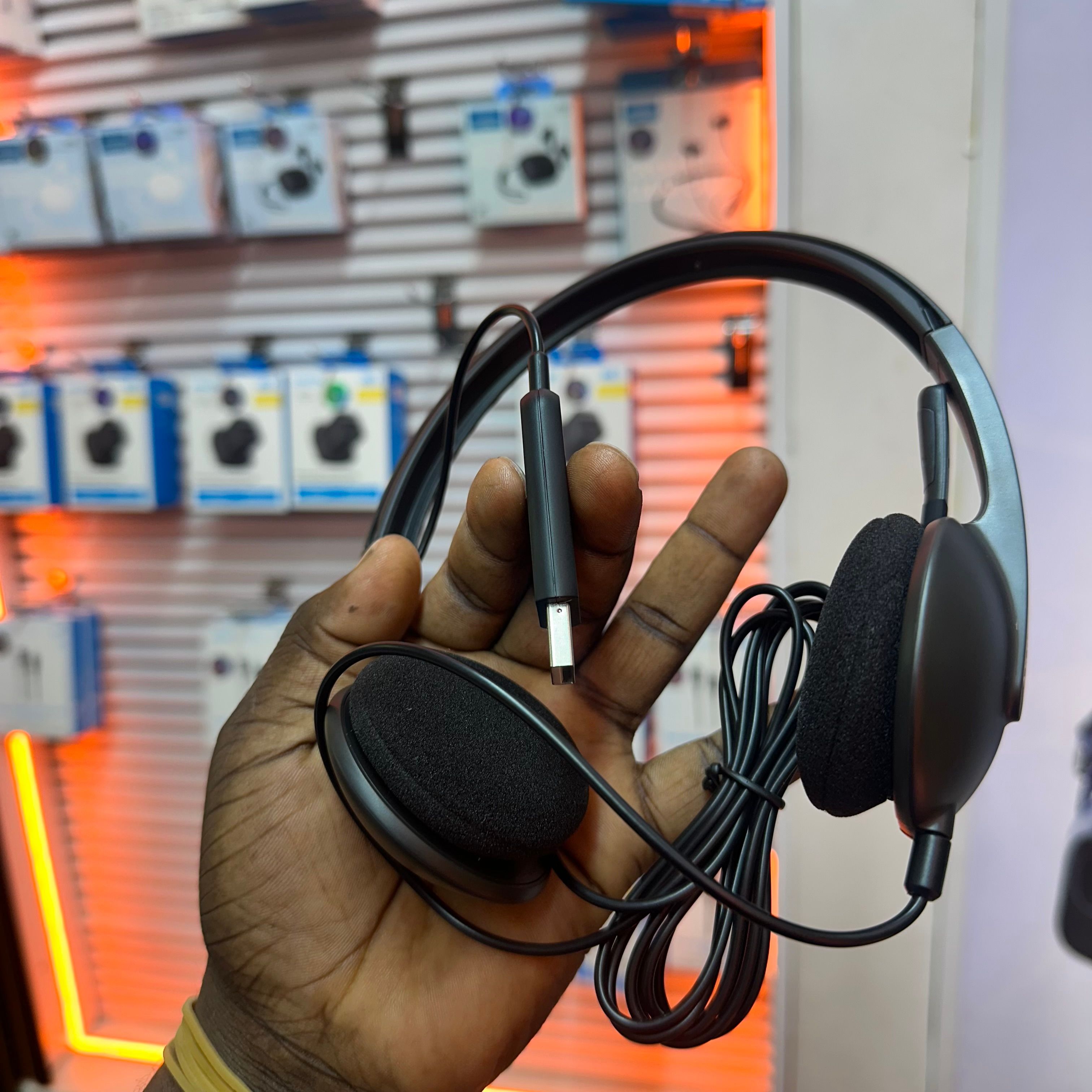 Logitech H340 virtual Assistant Headphones thumbnail 2