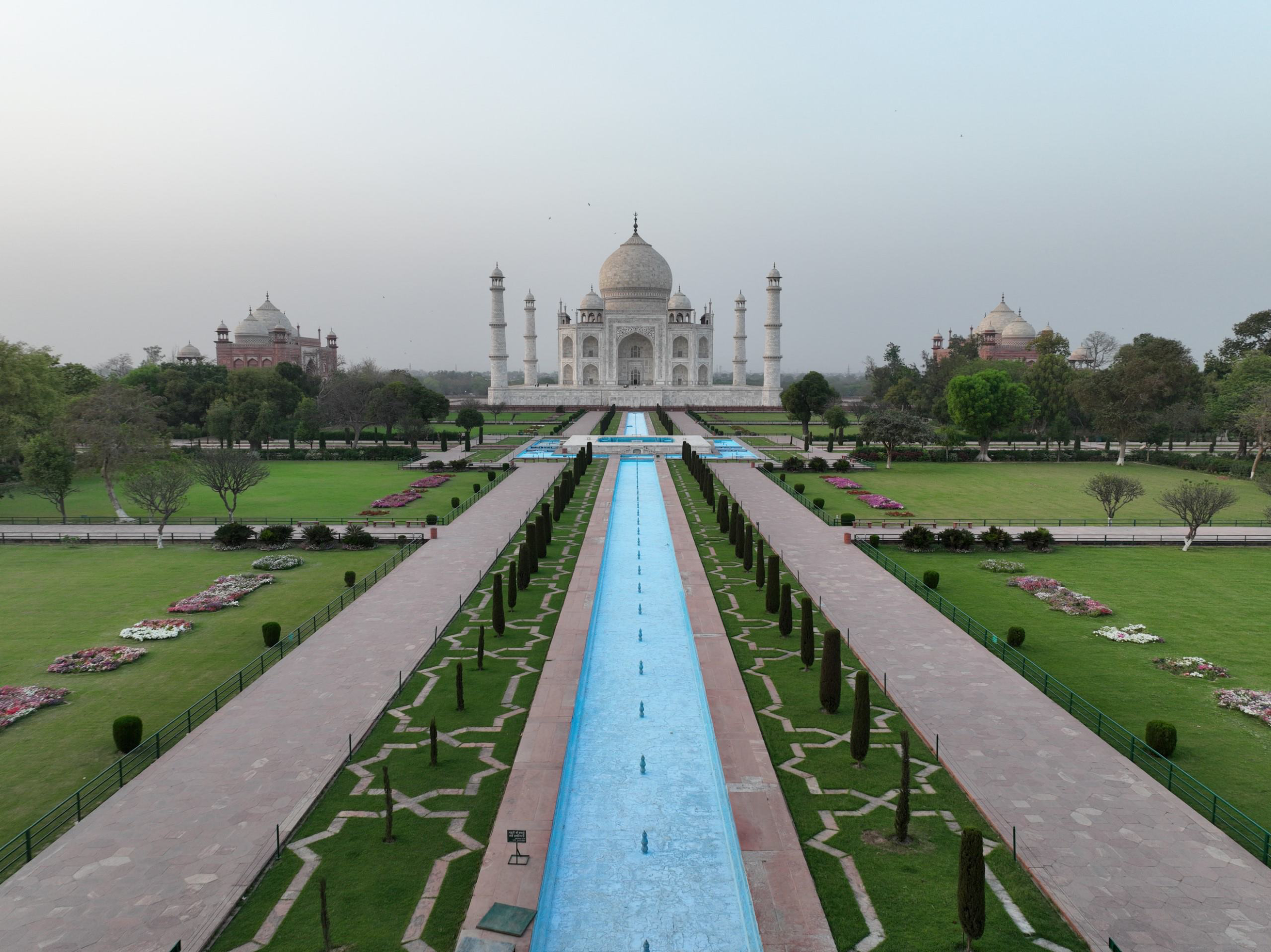 The Taj Mahal with grey sky.
