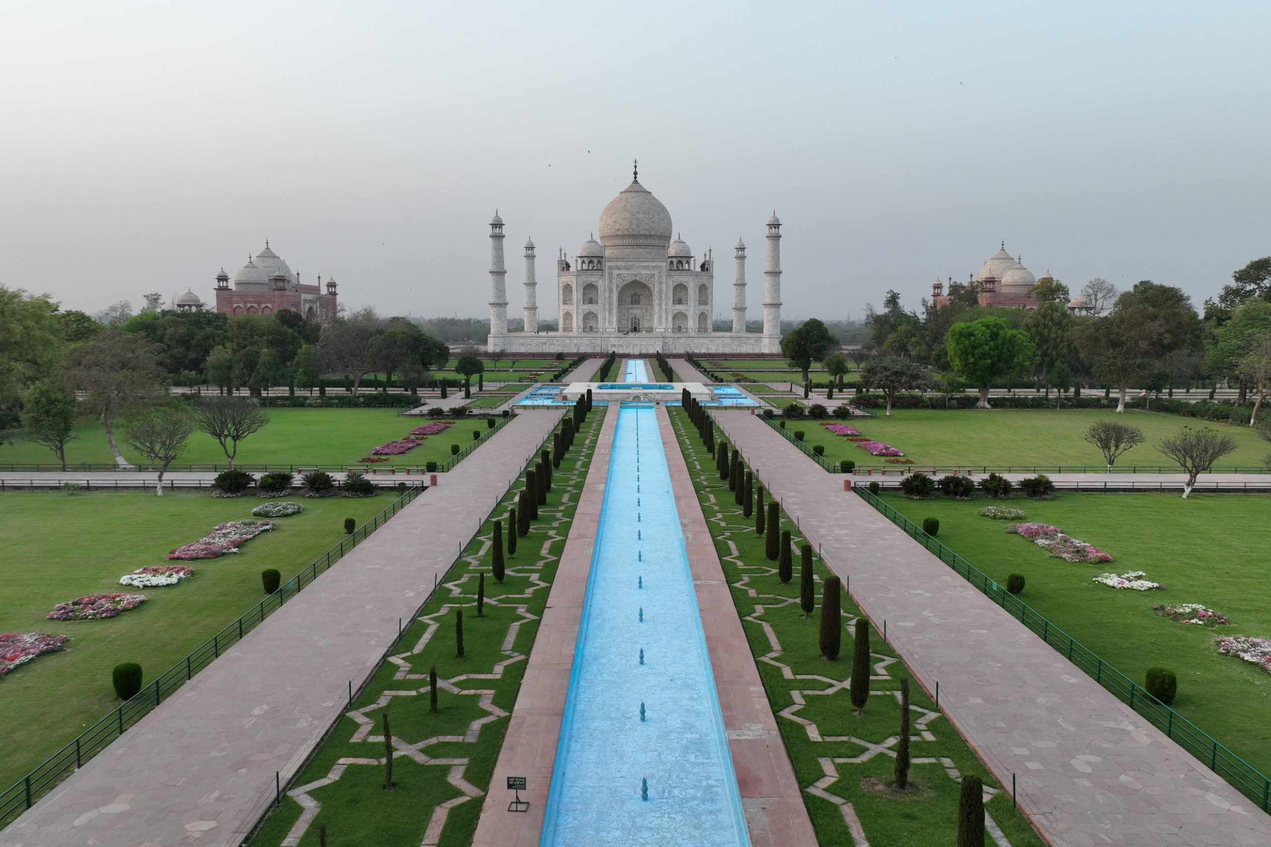 The Taj Mahal with grey sky.