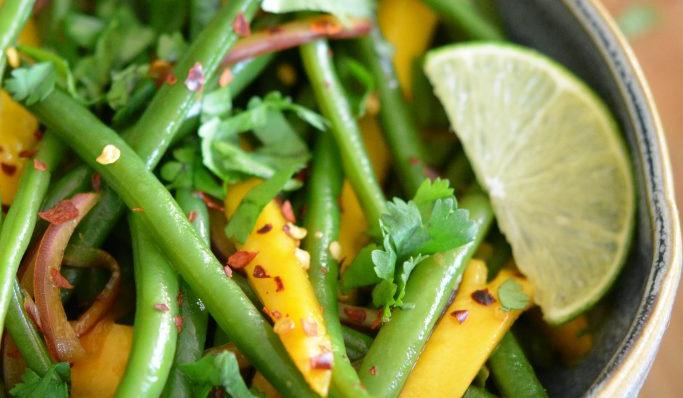 Salade exotique de haricots verts frais à la mangue