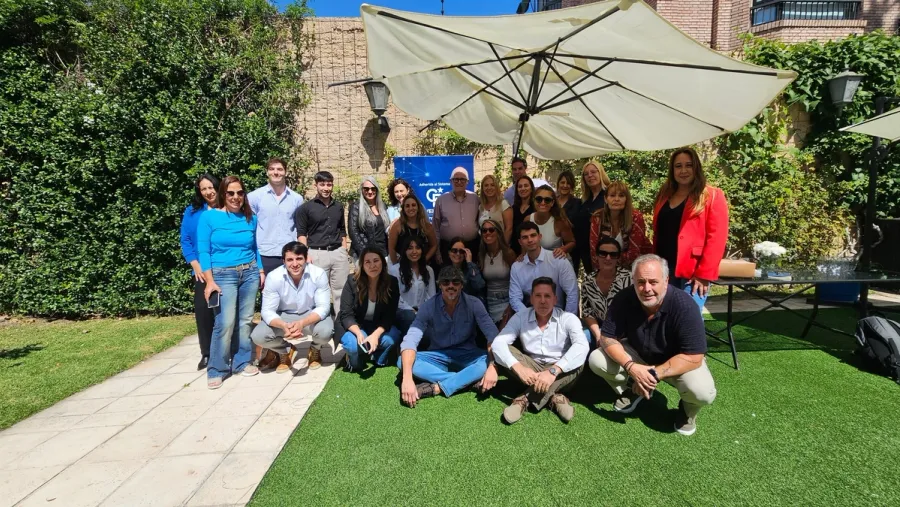 Coldwell Banker Cuyo Real acompaña a quienes buscan comprar, vender o invertir en propiedades en Mendoza, brindando asesoramiento profesional y un profundo conocimiento del mercado inmobiliario local.