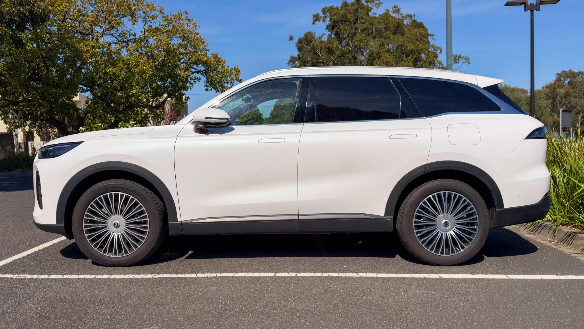 2026 Chery Tiggo 9 side profile
