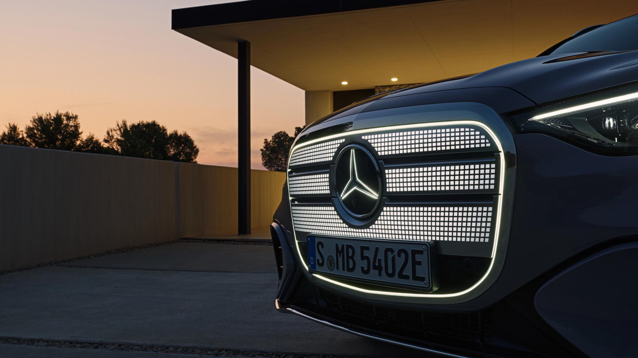 2026 Mercedes-Benz GLC 400 electric SUV front grille