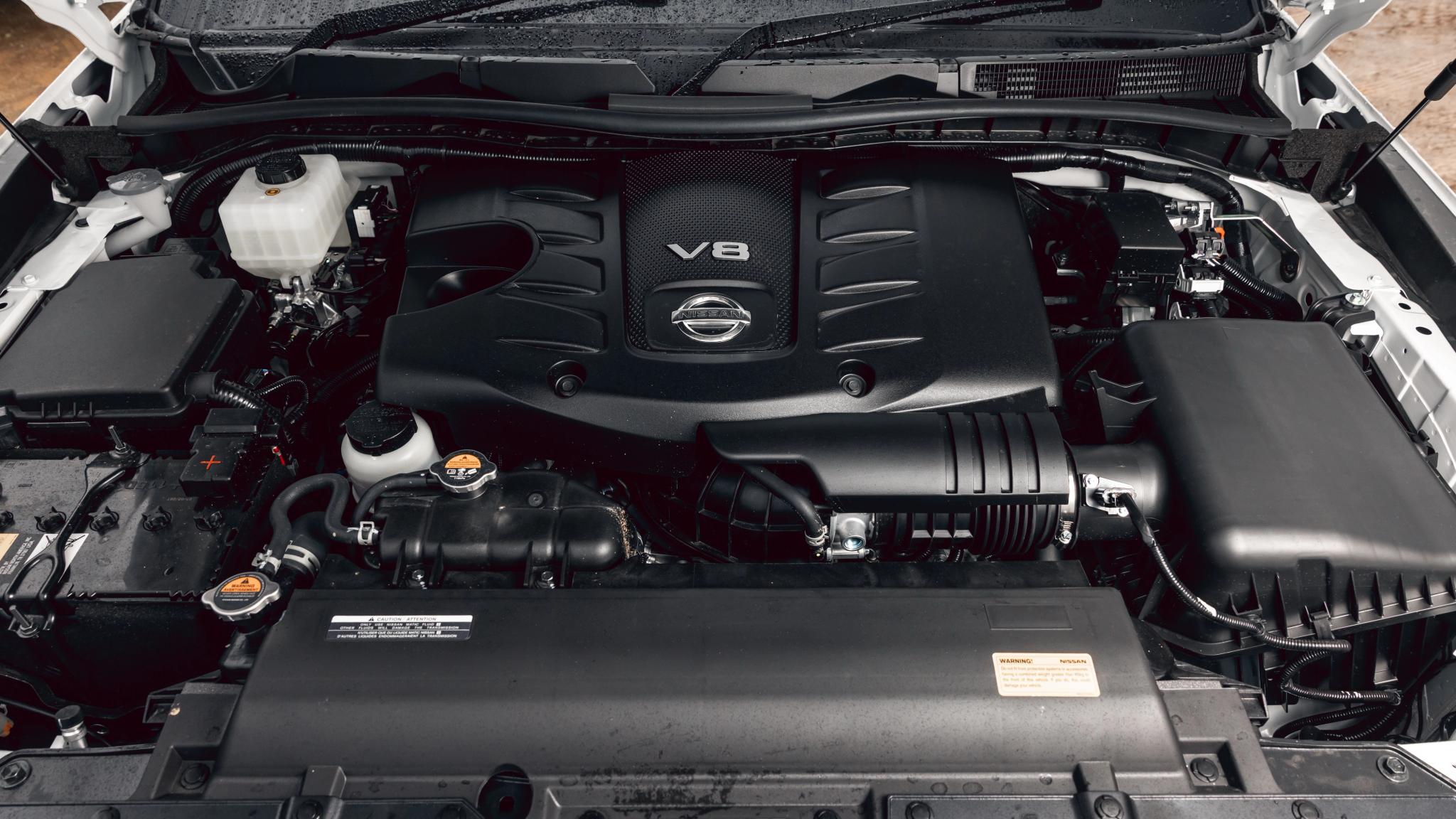 Nissan Patrol V8 Y62 V8 engine bay