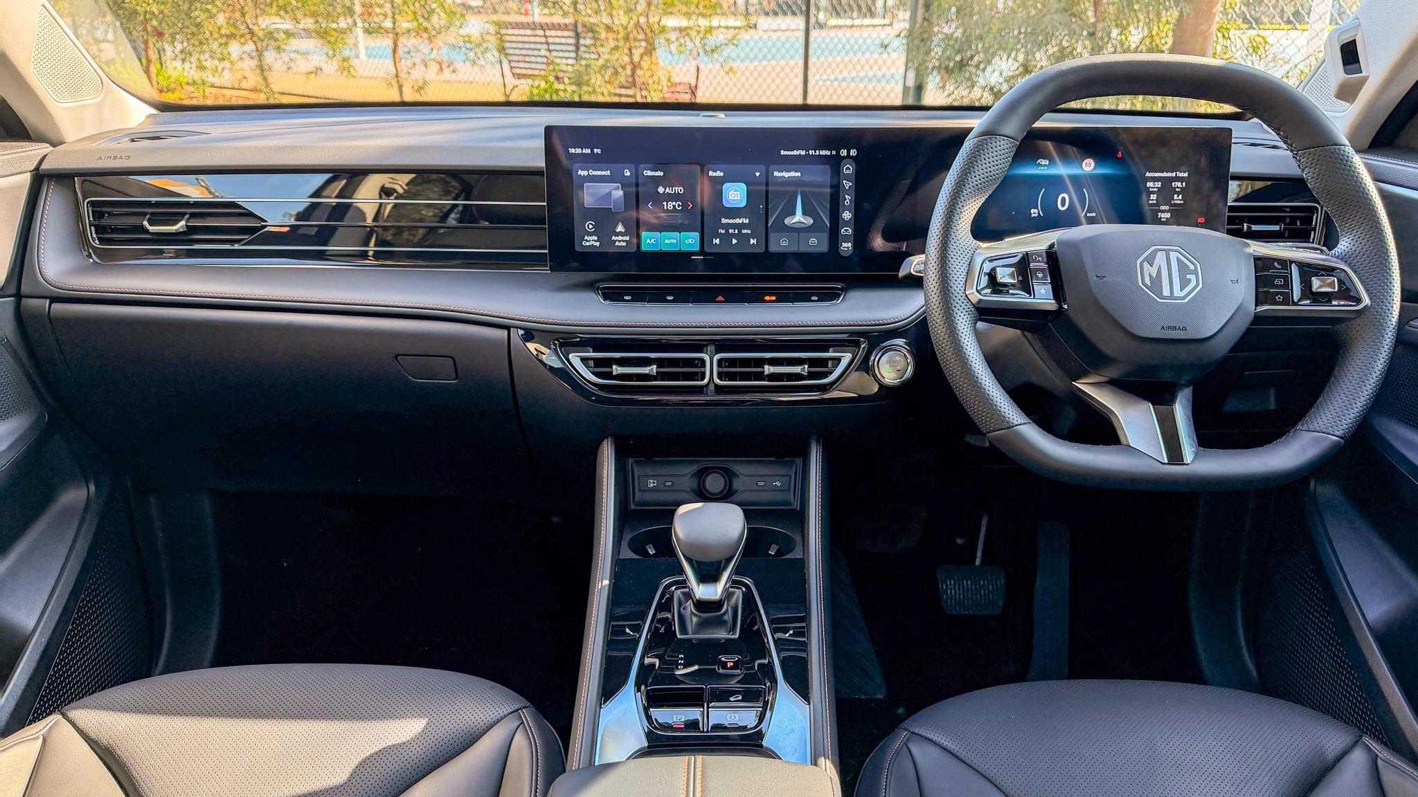 2026 MG HS Hybrid+ front dashboard