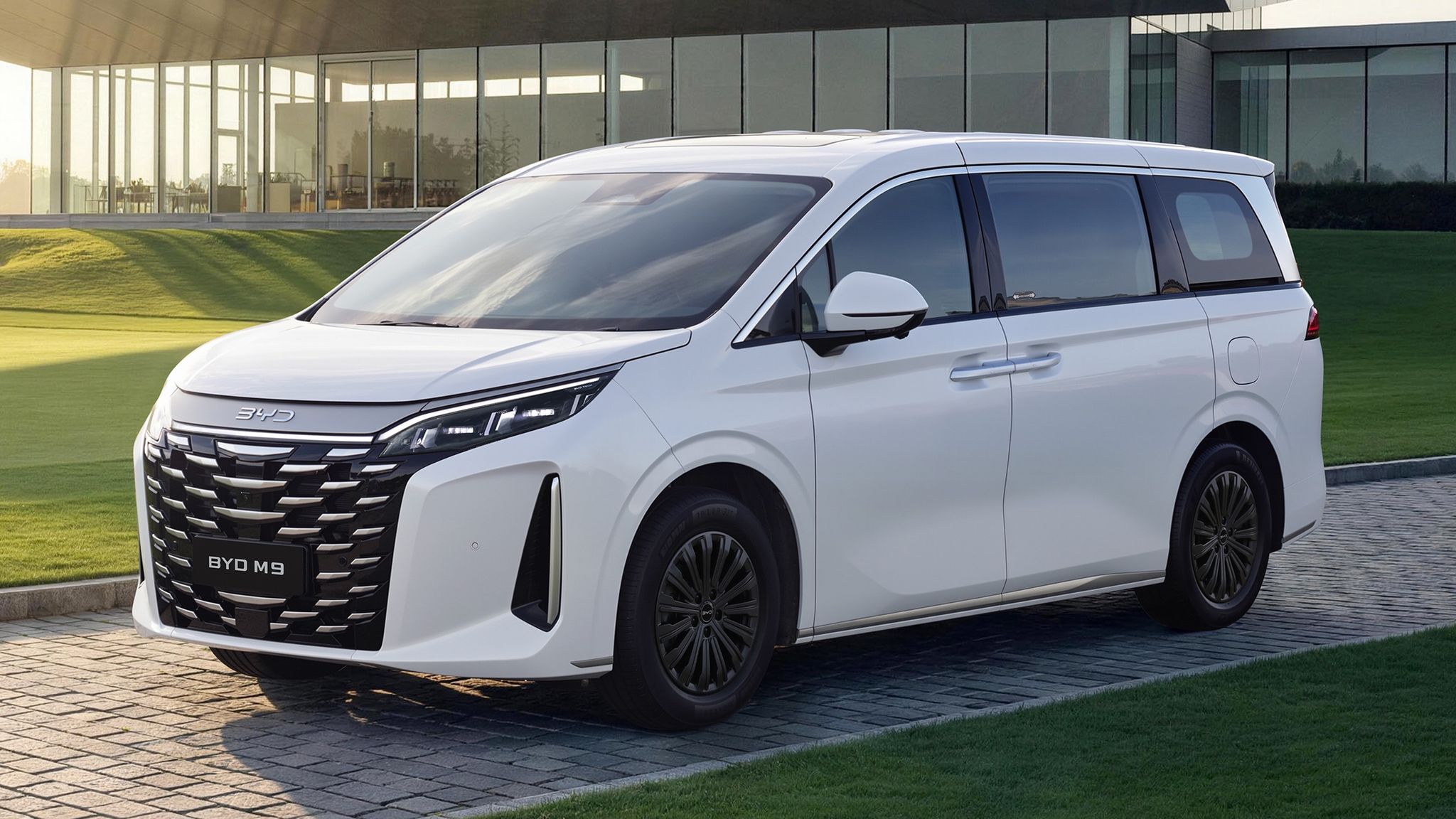 2027 BYD M9 plug-in hybrid takes aim at Kia Carnival in Australia - Image 1