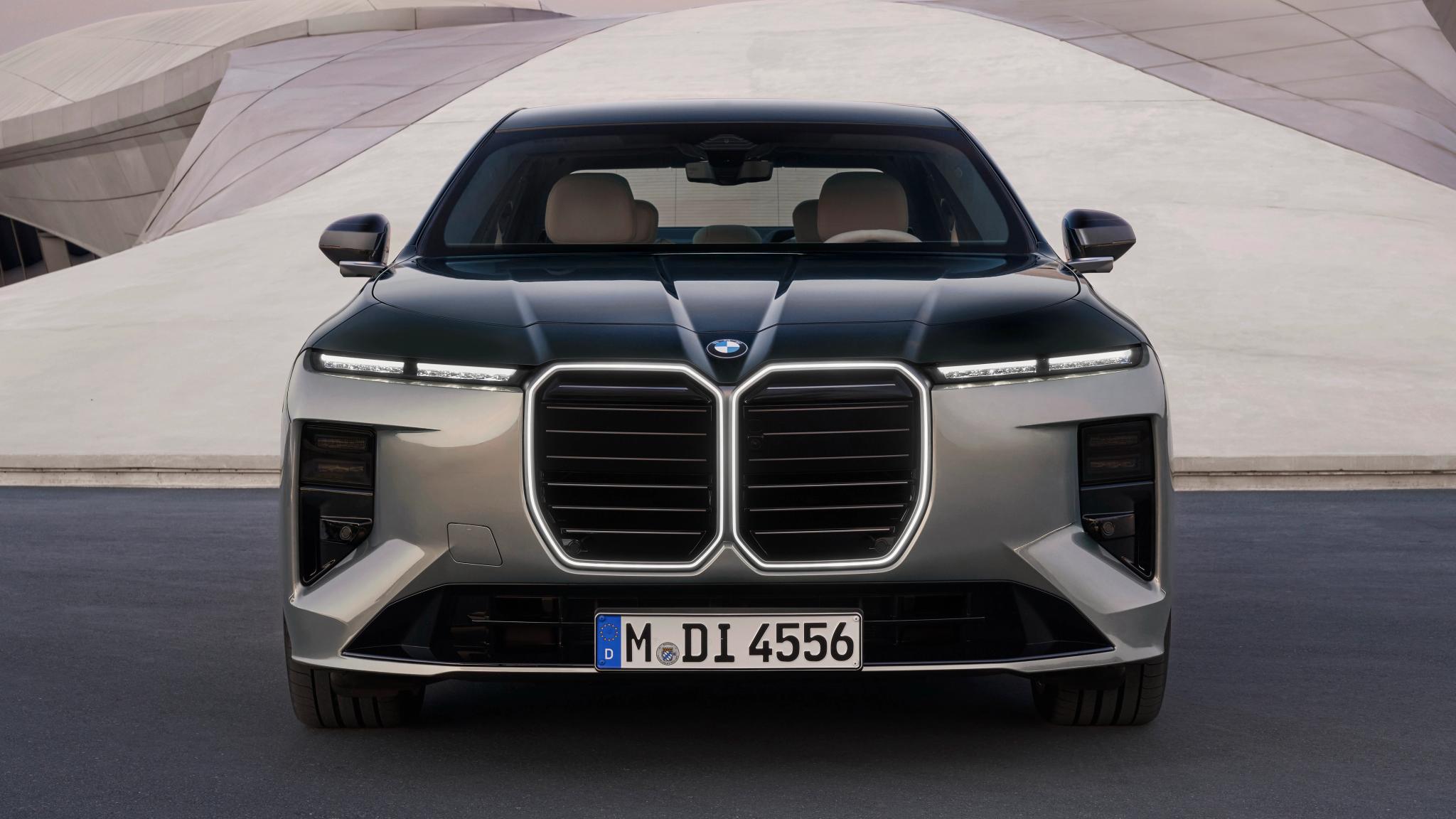 Updated BMW 7 Series gets Neue Klasse interior and longer electric range - Image 2