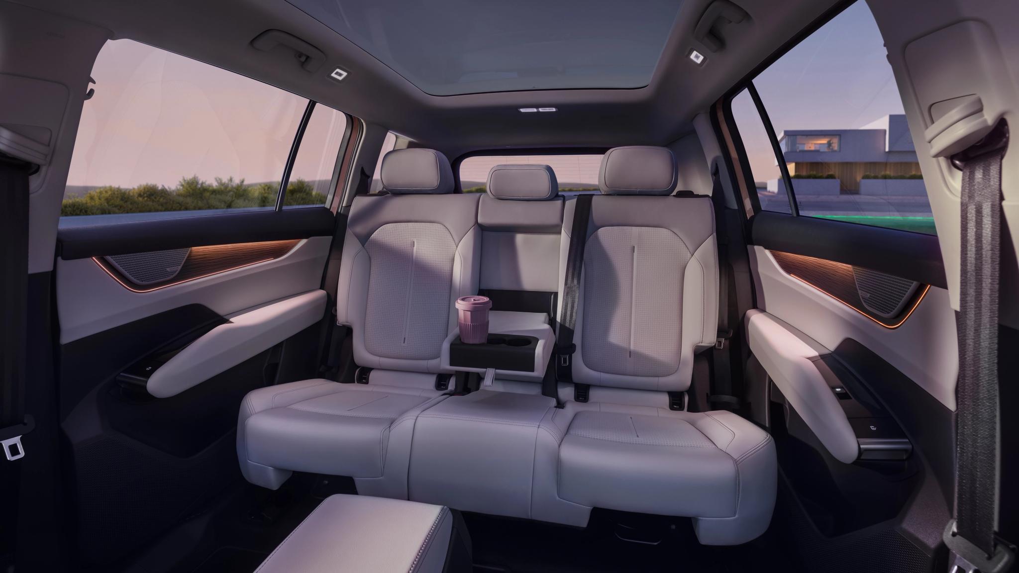 2027 Skoda Peaq revealed with seven seats and 647km of range - Image 7