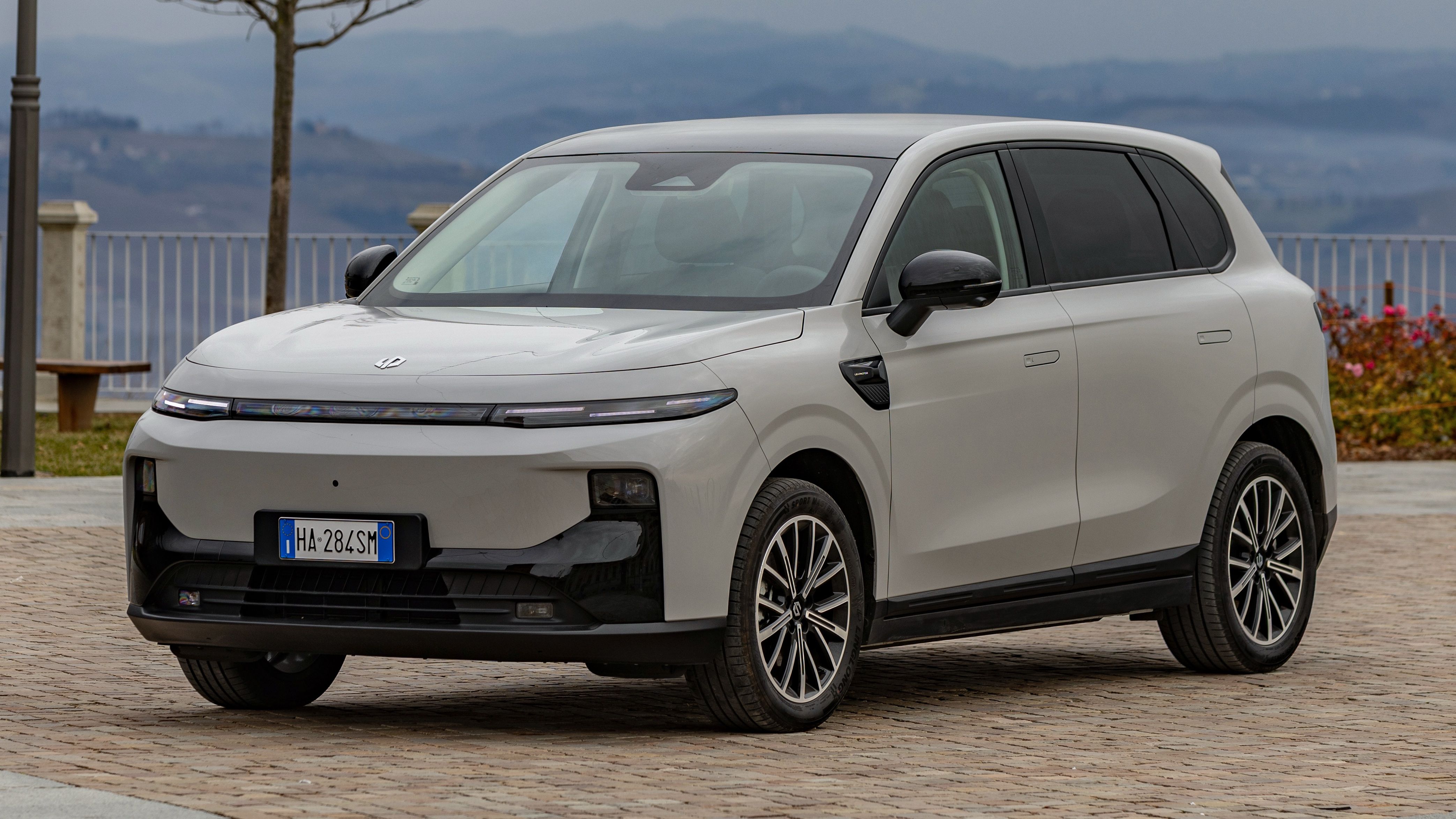 Leapmotor B10 Hybrid EV arrives with 900km range from $37,888