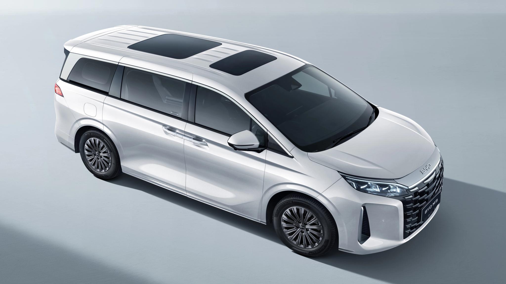 White BYD M9 plug-in hybrid people mover