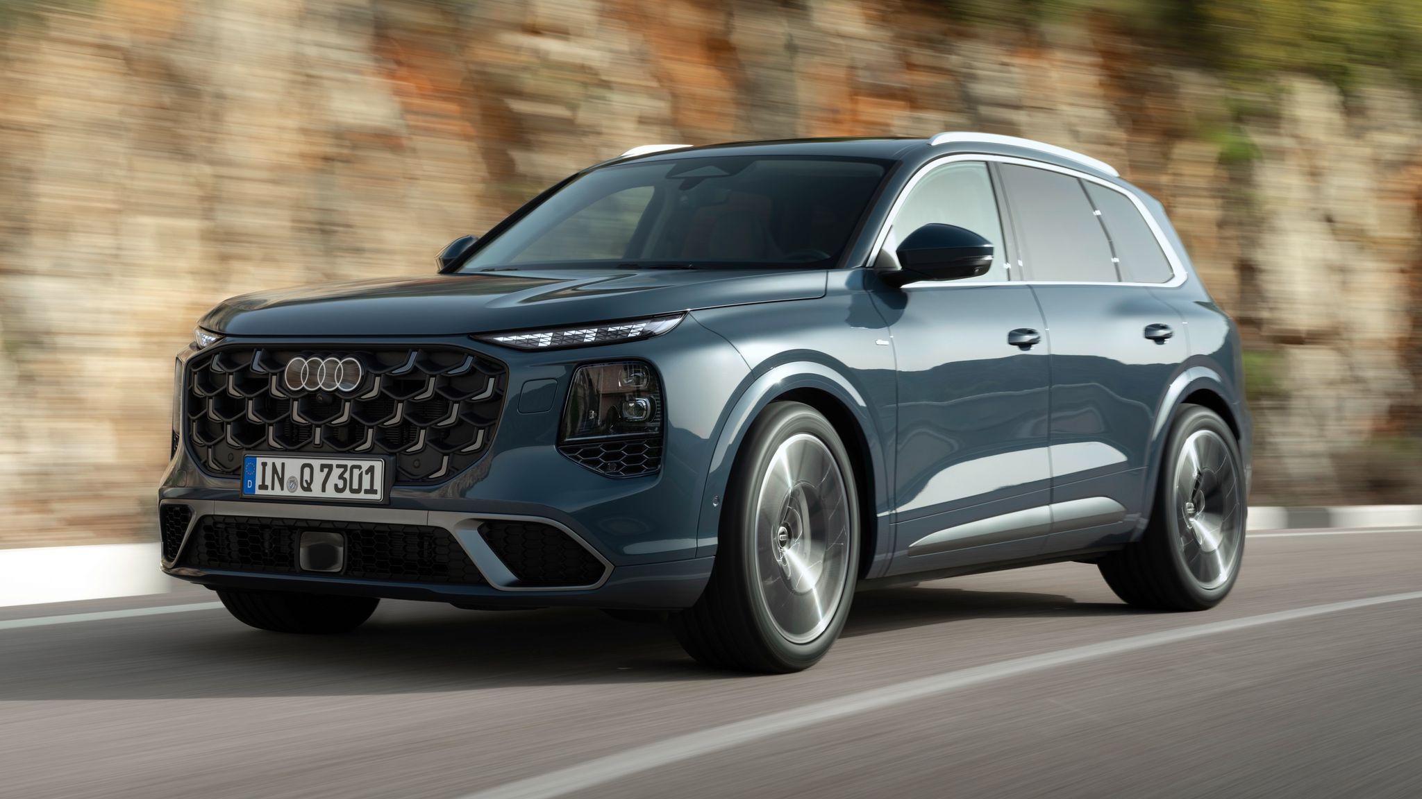 2027 Audi Q7 third-generation large luxury SUV front three quarter