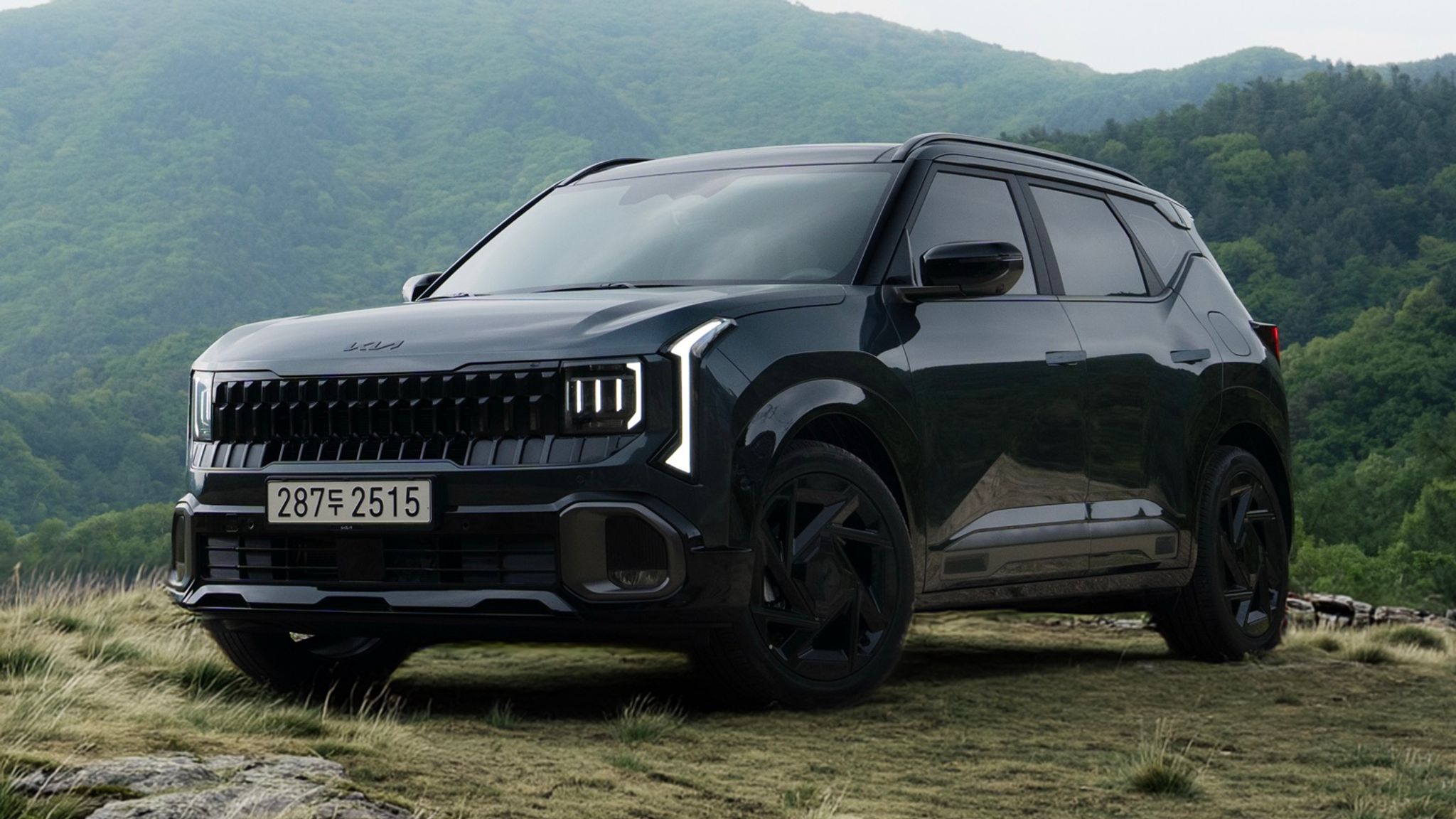 2027 Kia Seltos hybrid small SUV front three quarter