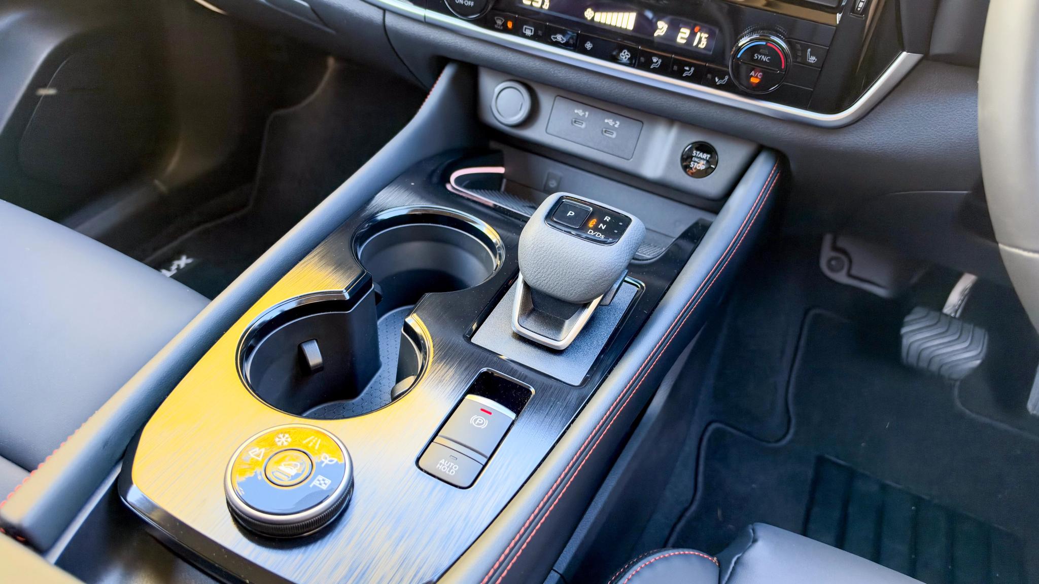2026 Nissan X-Trail Rock Creek gear shifter