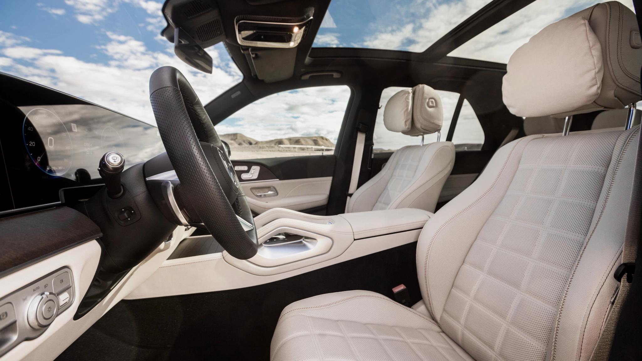 Mercedes-Benz GLE 450 e 4MATIC plug-in hybrid SUV interior