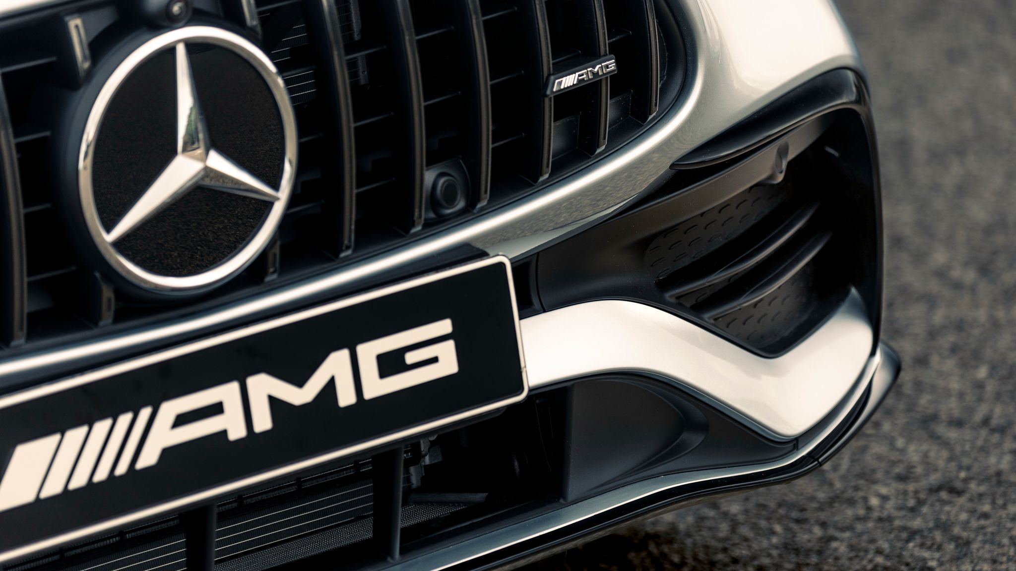Mercedes-AMG C43 Edition R+ undercuts standard C43 with extra kit - Image 9