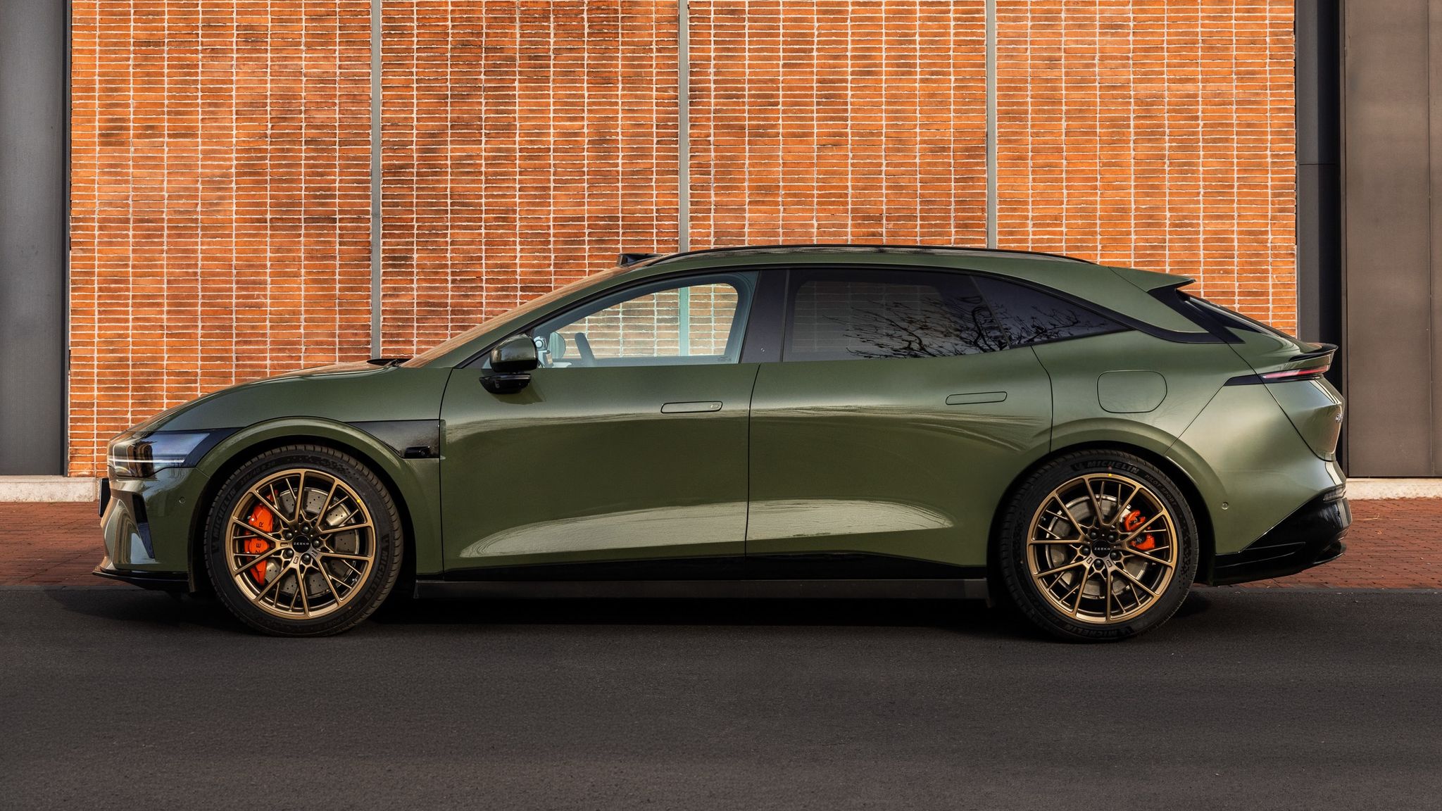 Zeekr 7GT electric shooting brake wagon side profile