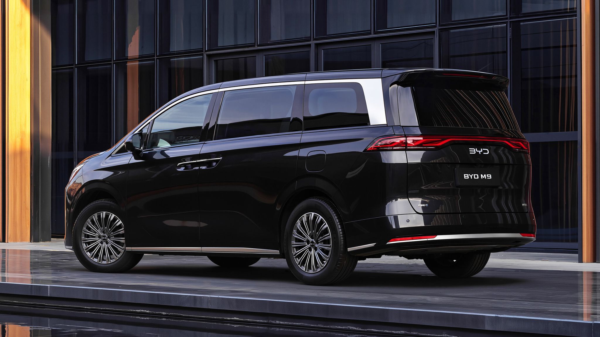 2027 BYD M9 plug-in hybrid people mover