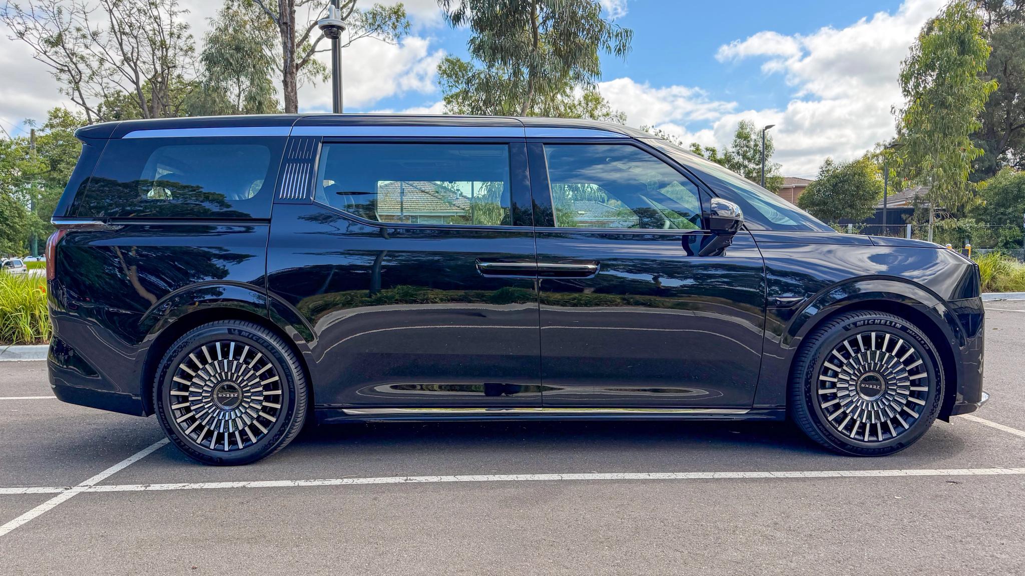 2026 Zeekr 009 review - Image 3