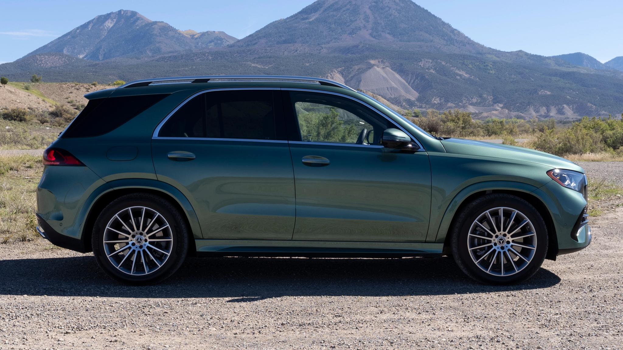 Mercedes-Benz GLE 450 e 4MATIC plug-in hybrid SUV side profile