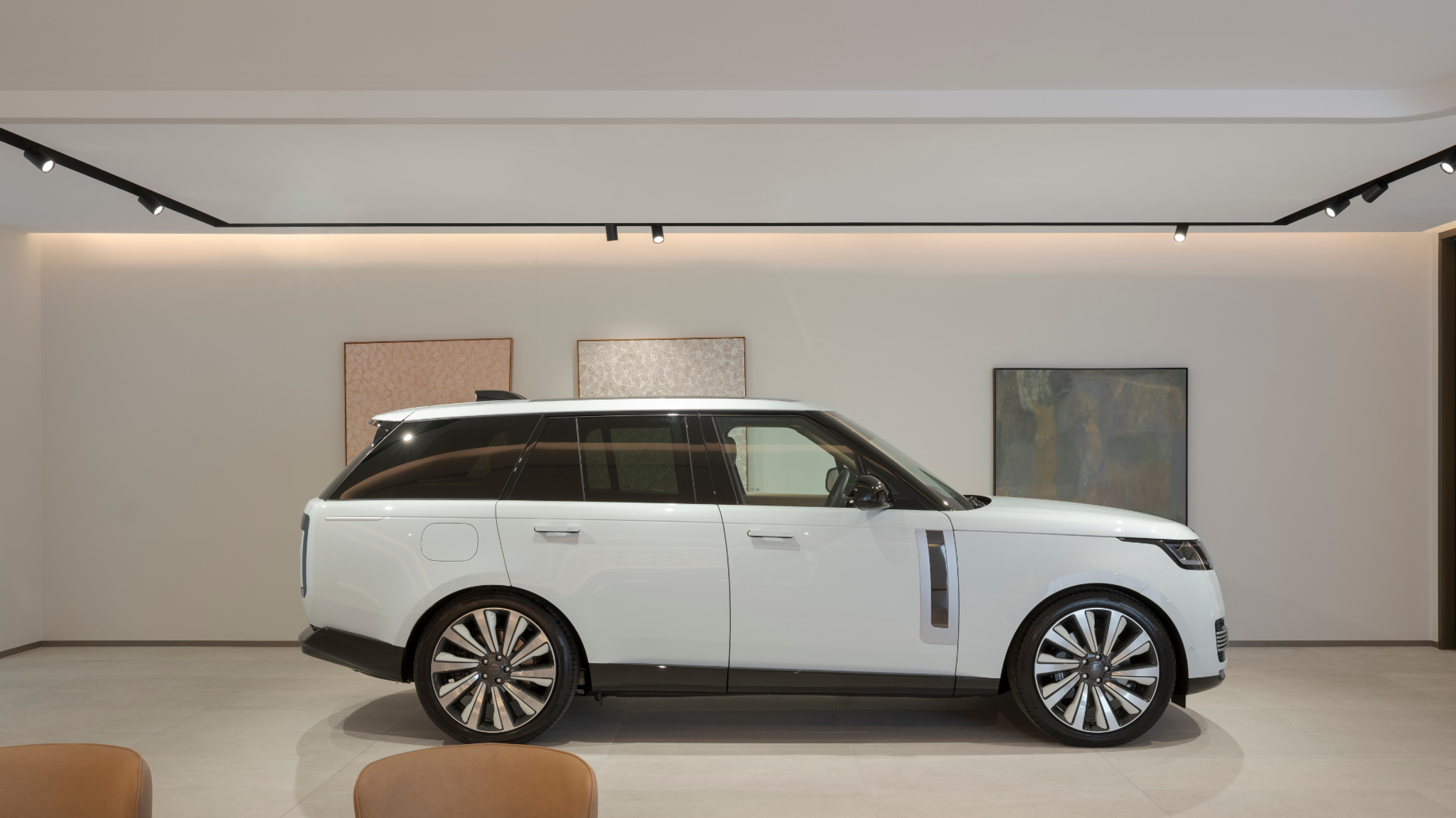 Range Rover SV Bespoke Pioneer 1972 in white gloss on 23-inch alloy wheels at the Bespoke Commissioning Suite in Mascot, Sydney