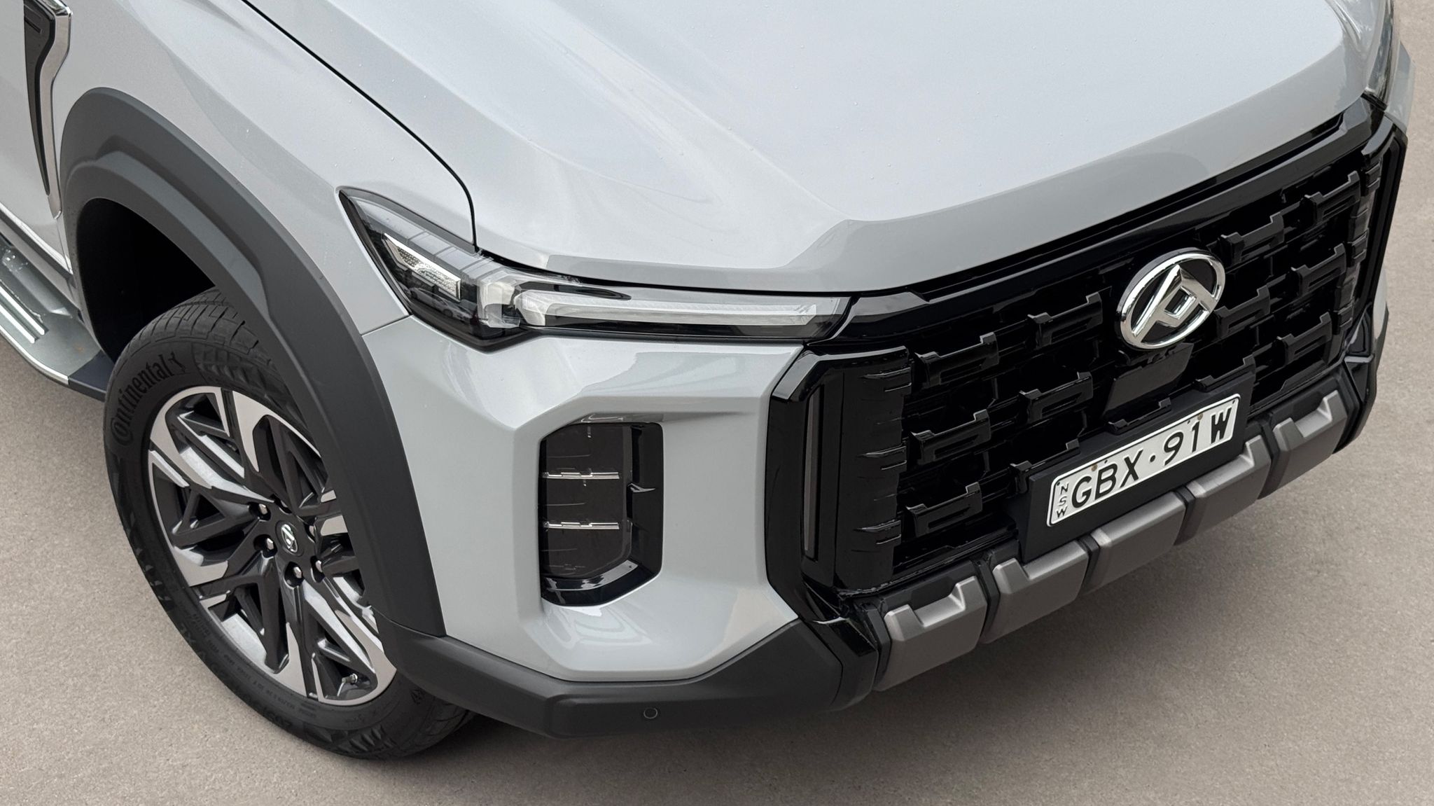 LDV D90 Luxe diesel seven-seat SUV bonnet