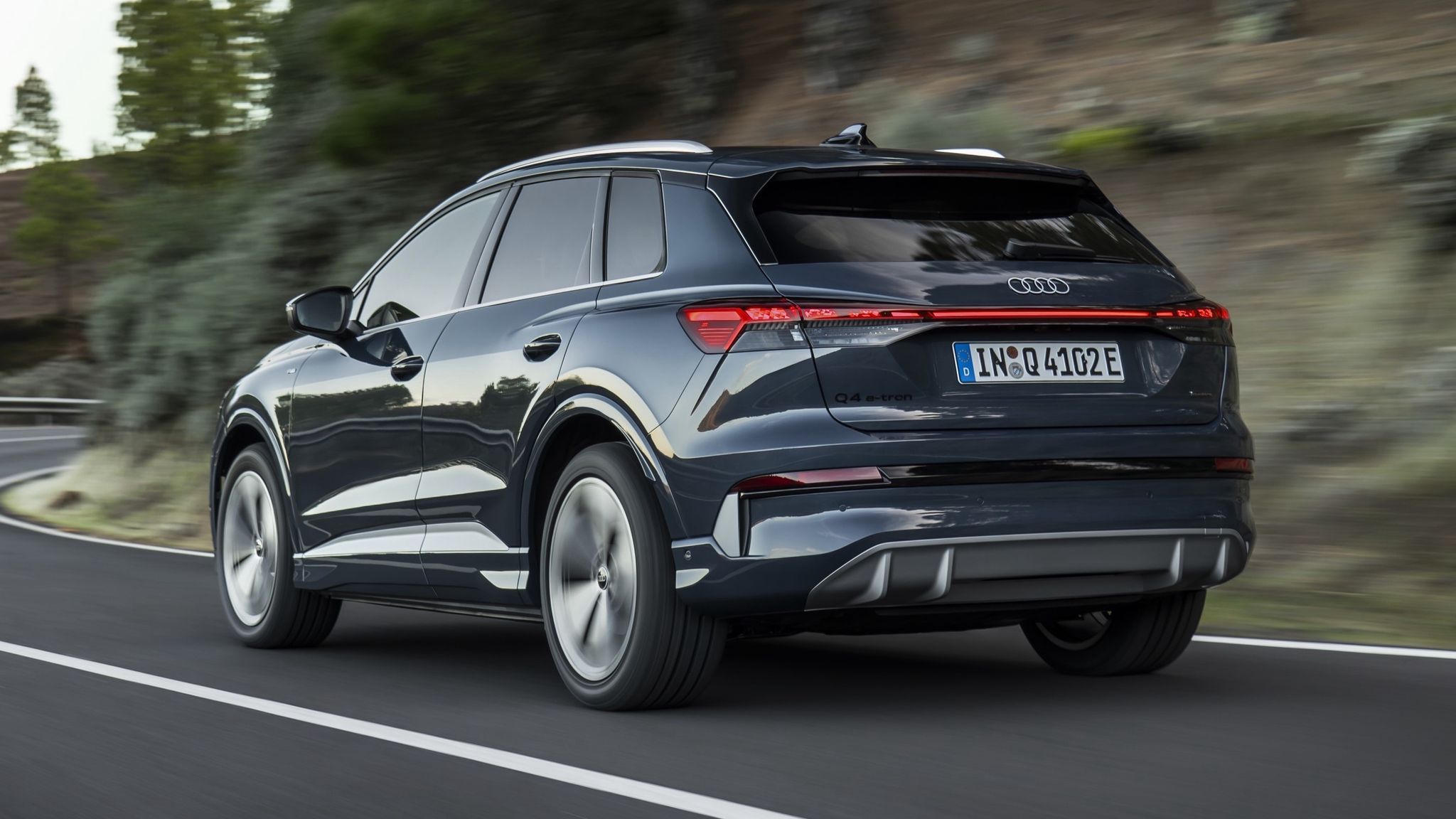 2027 Audi Q4 e-tron unveiled with 592km range and V2H charging - Image 3