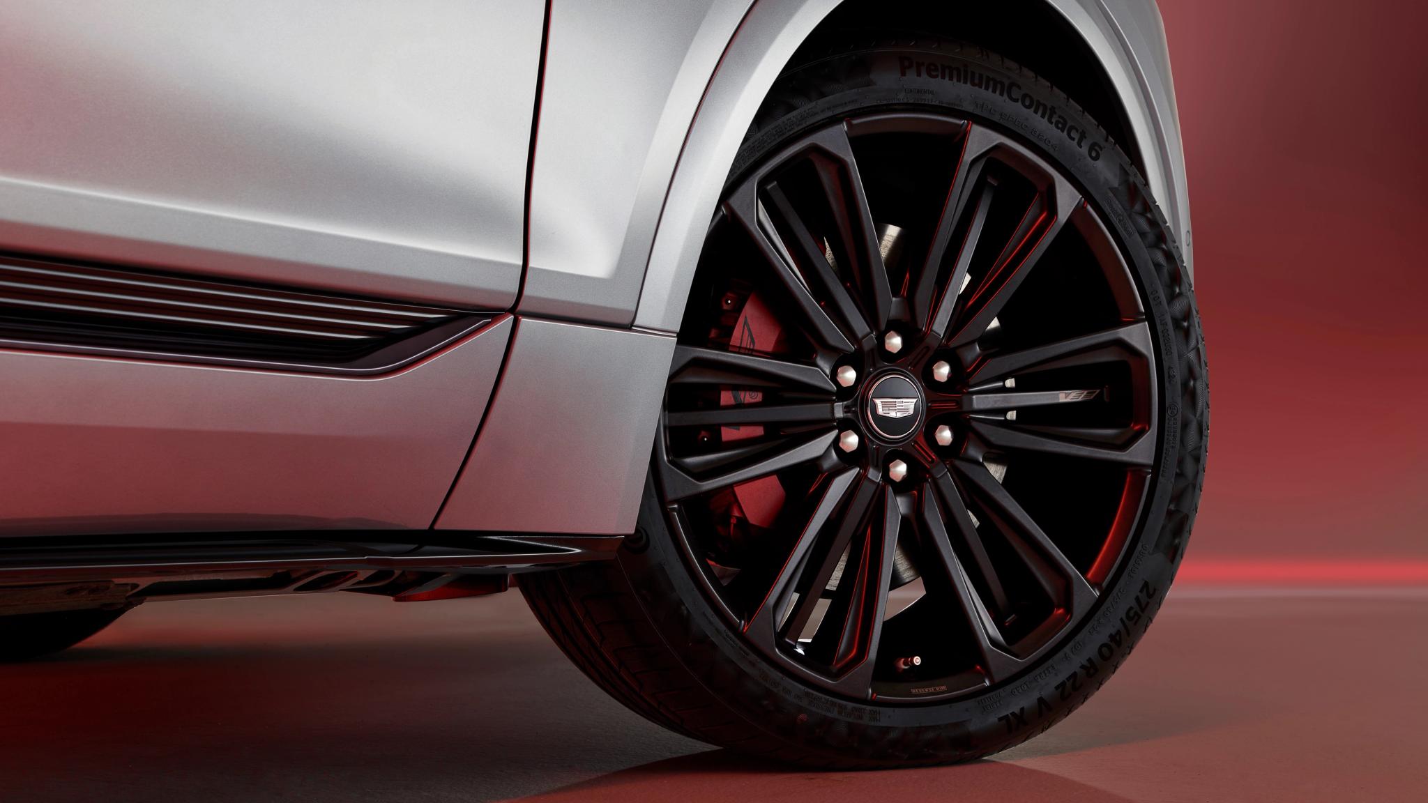 2027 Cadillac Lyriq-V electric performance SUV alloy wheel