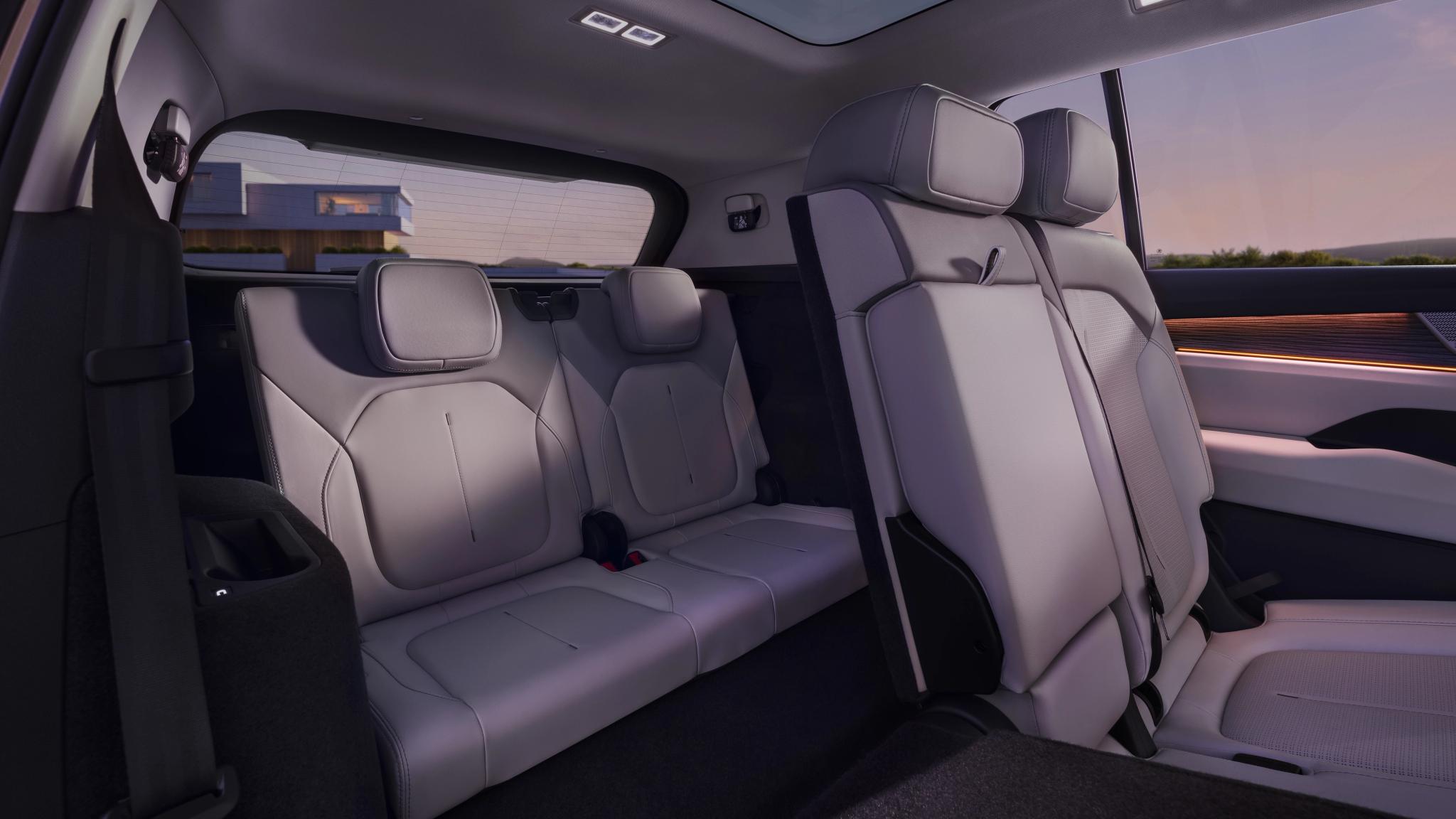 2027 Skoda Peaq seven-seat electric SUV in bronze, exterior side profile showing flush door handles and T-shaped LED light signature