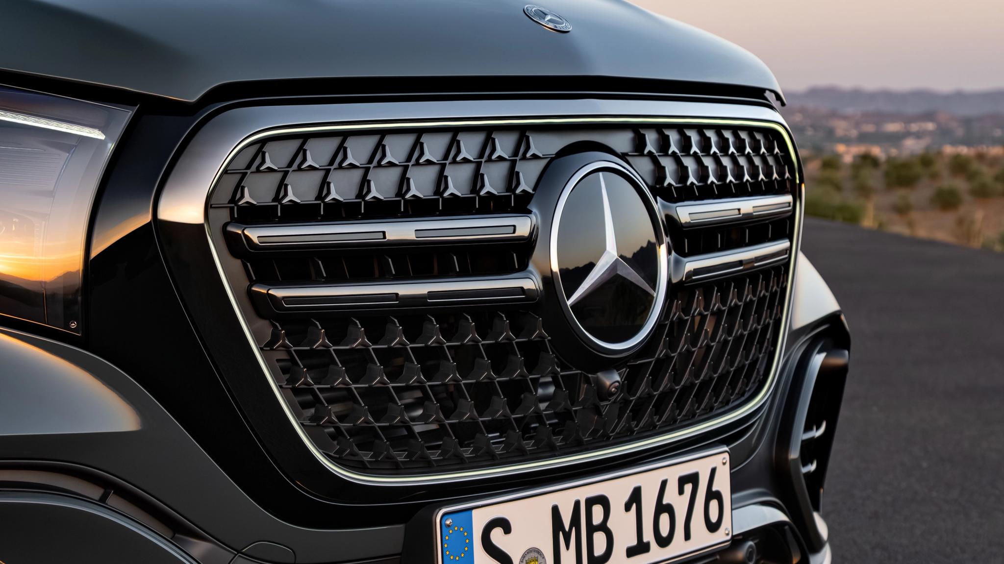 Mercedes-Benz GLS facelift revealed with flat-plane V8 and Superscreen now standard - Image 4