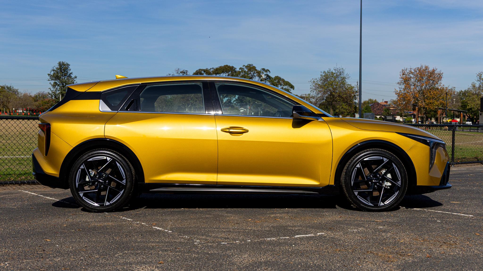 2026 Kia K4 Hatch side profile