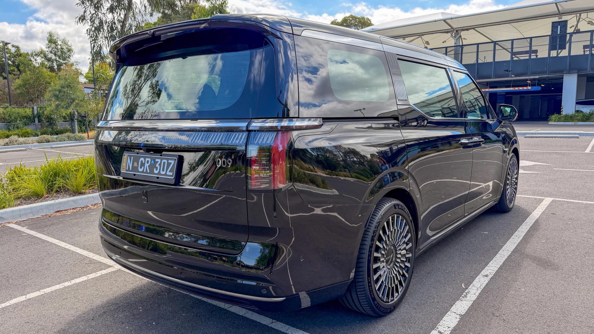 2026 Zeekr 009 review - Image 4