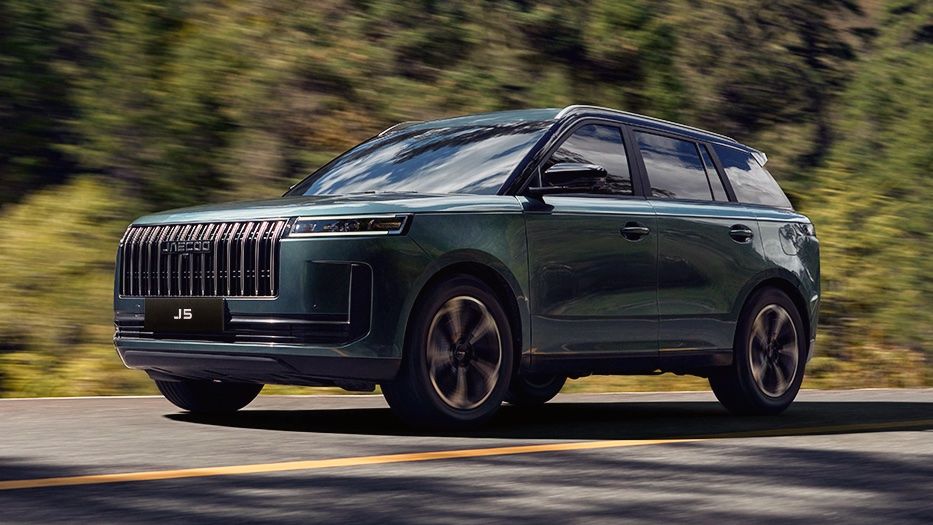 2026 Jaecoo J5 Hybrid costs $34,990 and drinks more than its Chery cousins