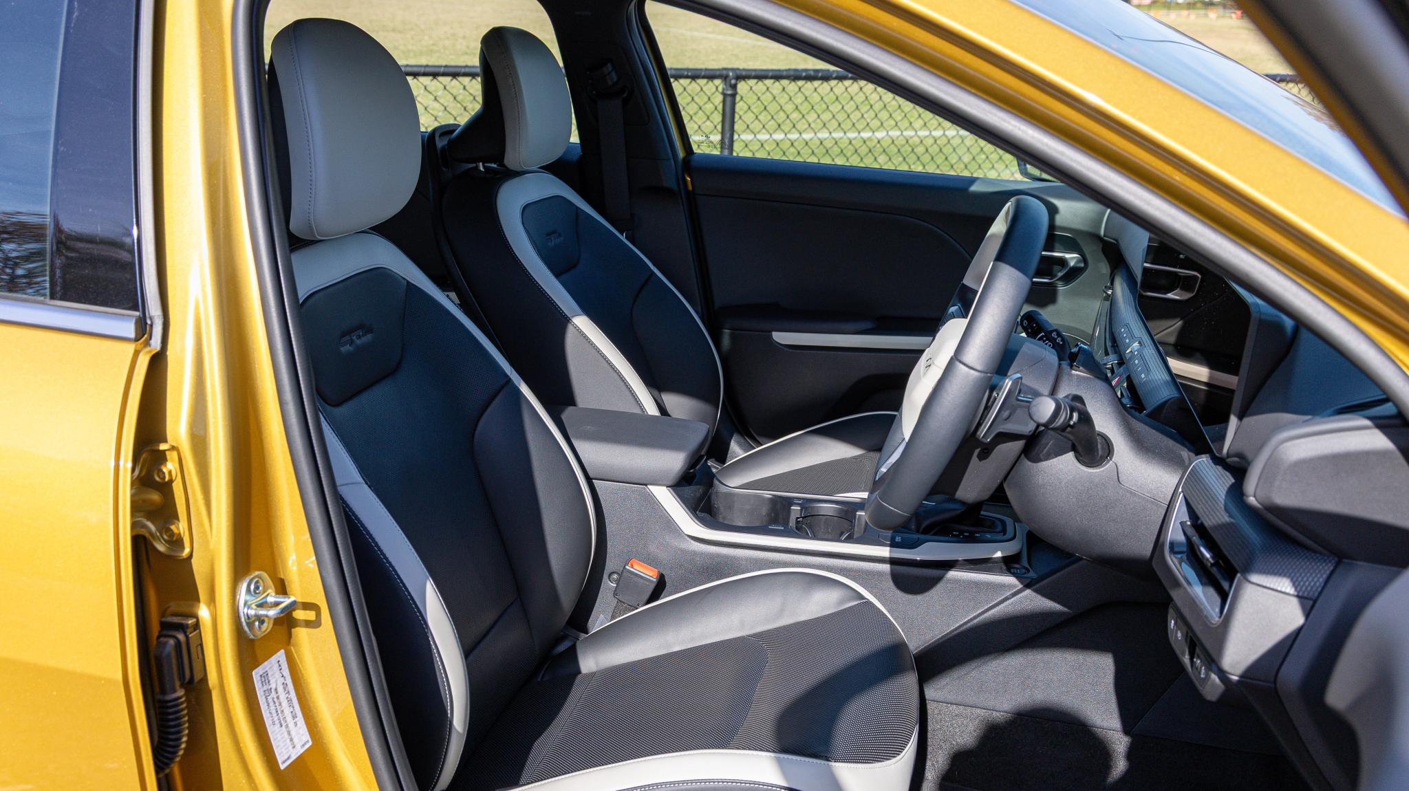 2026 Kia K4 Hatch front seats