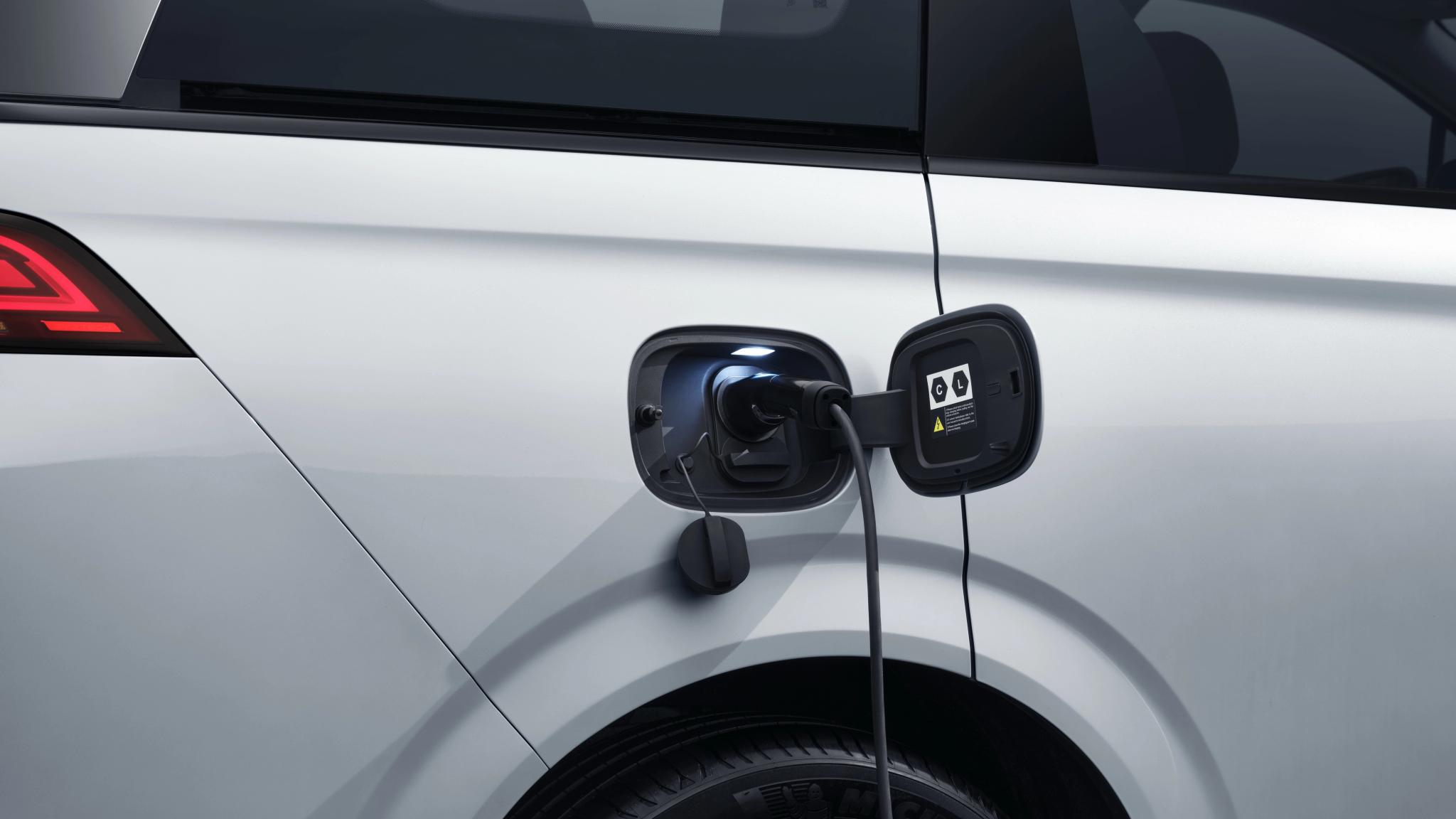 2027 BYD M9 plug-in hybrid people mover charging port