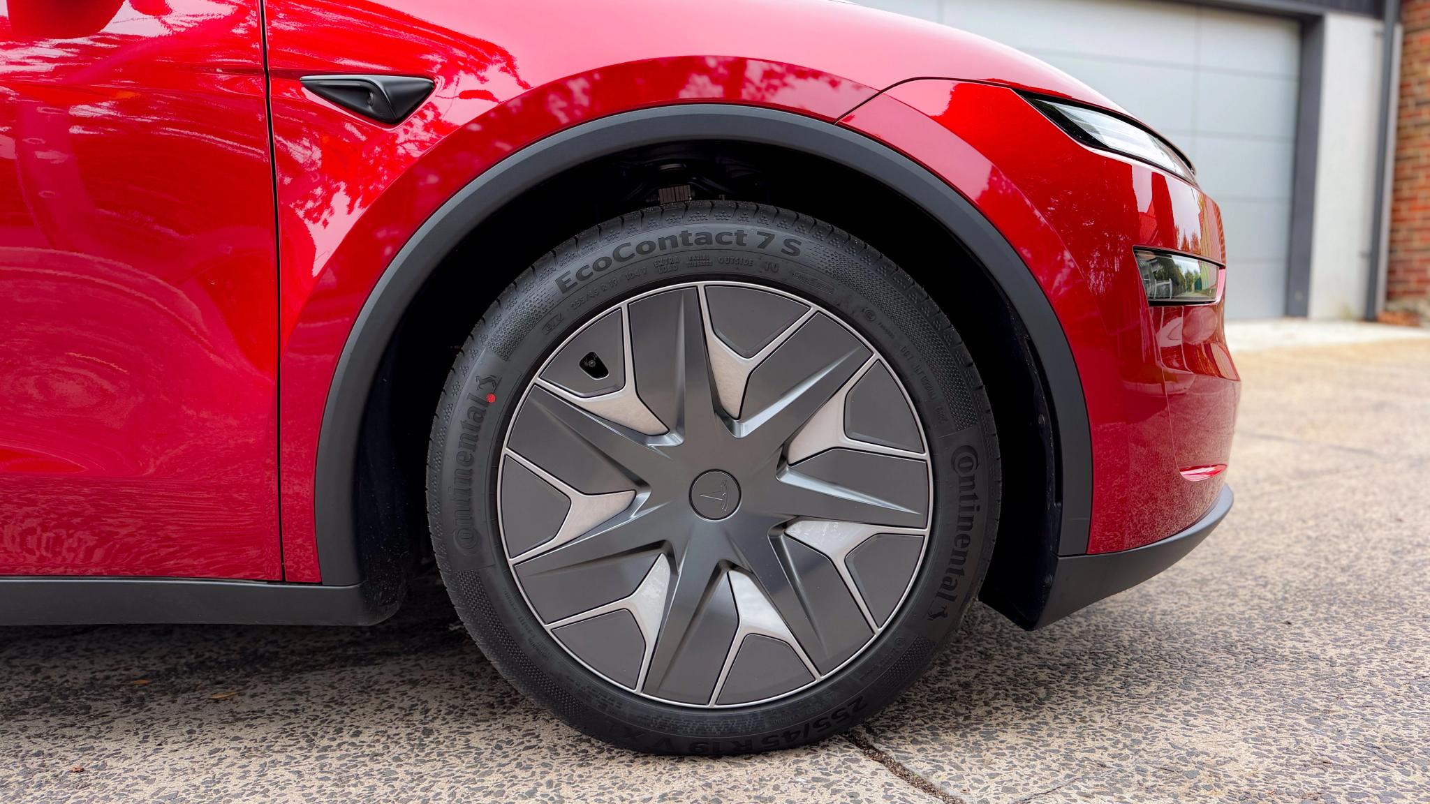 2026 Tesla Model Y L review - Image 5