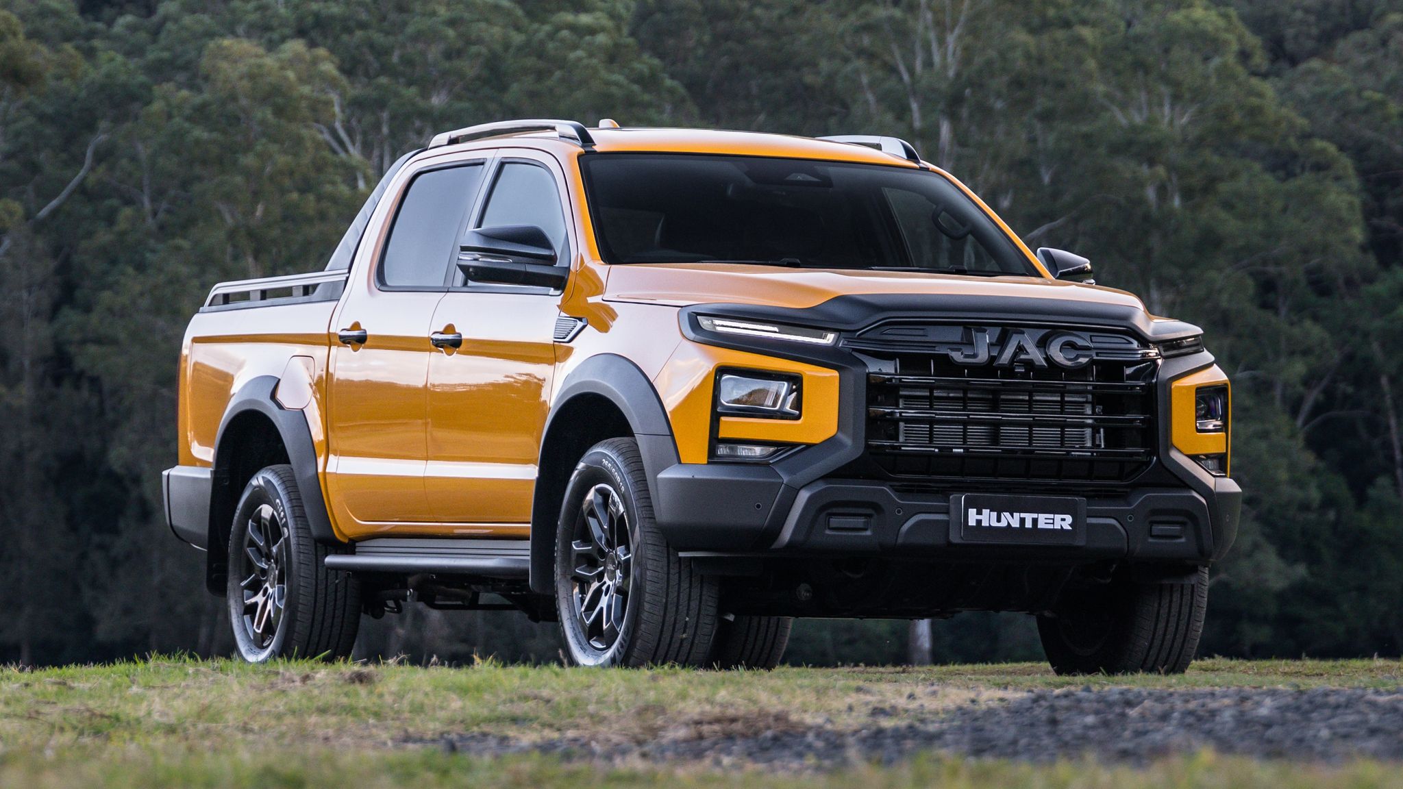 2026 JAC Hunter PHEV dual-cab ute front three quater