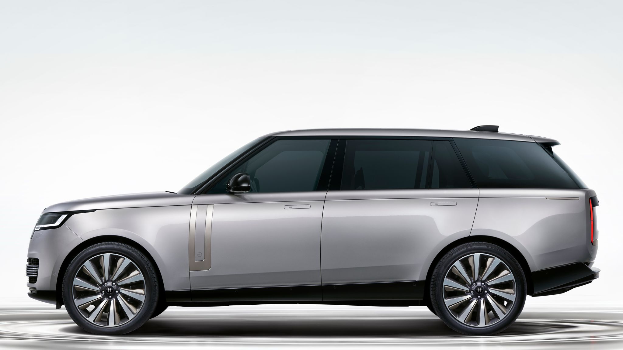 Range Rover SV Ultra lands in Australia from $472,400 with world-first audio tech - Image 2