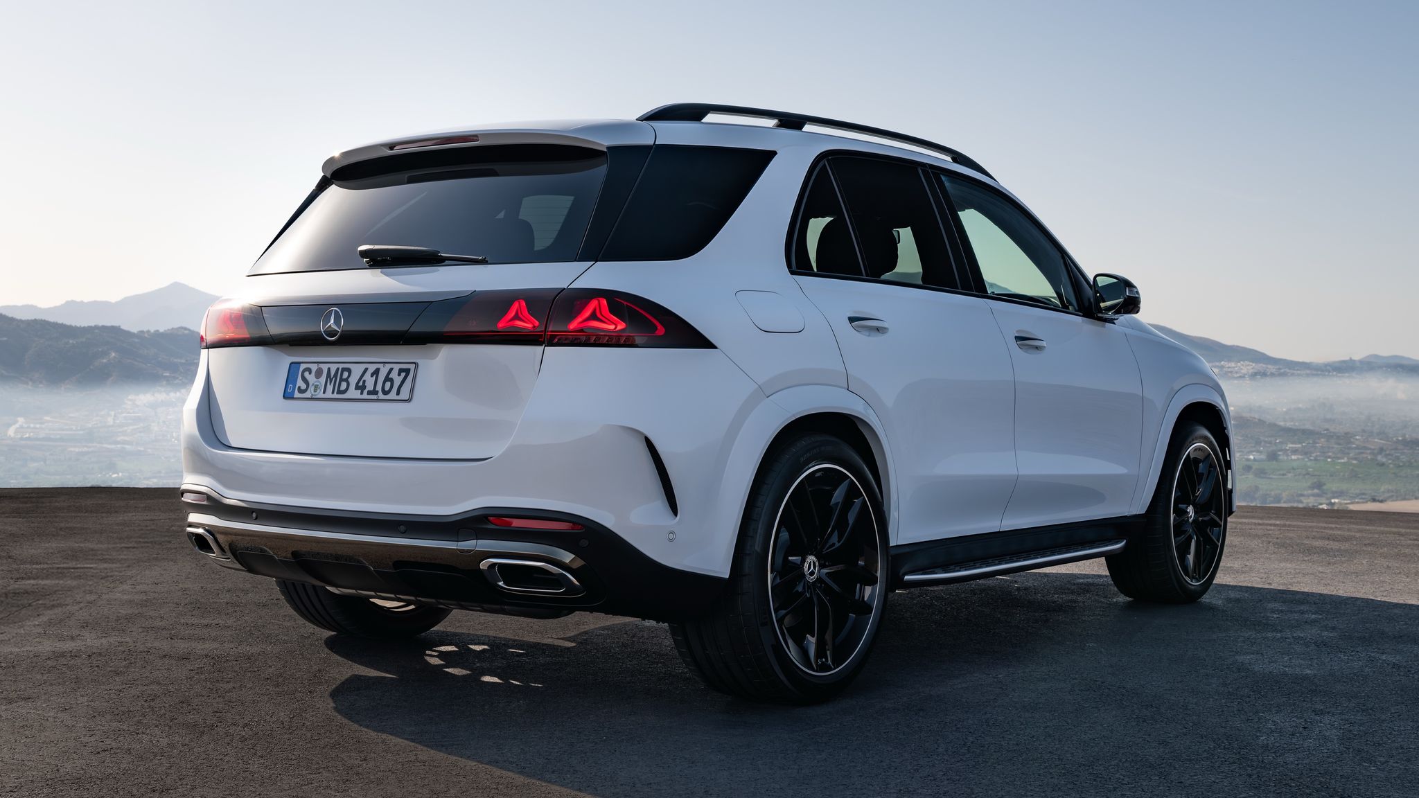 Mercedes-Benz GLE updated with new V8 & PHEV for 2027 - Image 3