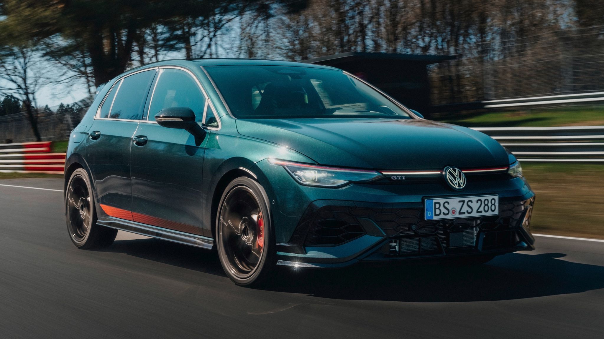 Volkswagen Golf GTI Edition 50 takes Nürburgring front-wheel drive record - Image 2