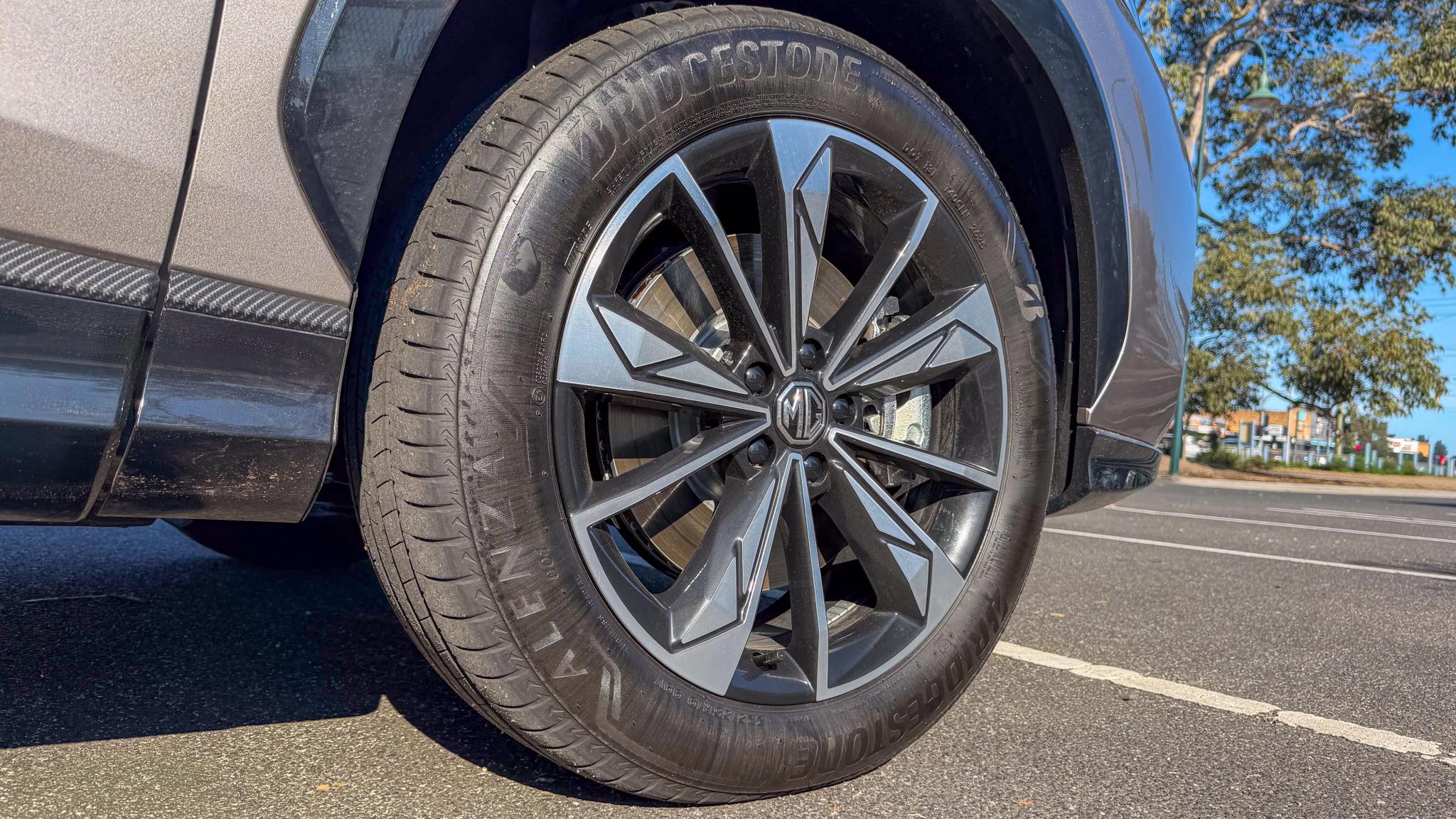 2026 MG HS Hybrid+ alloy wheels