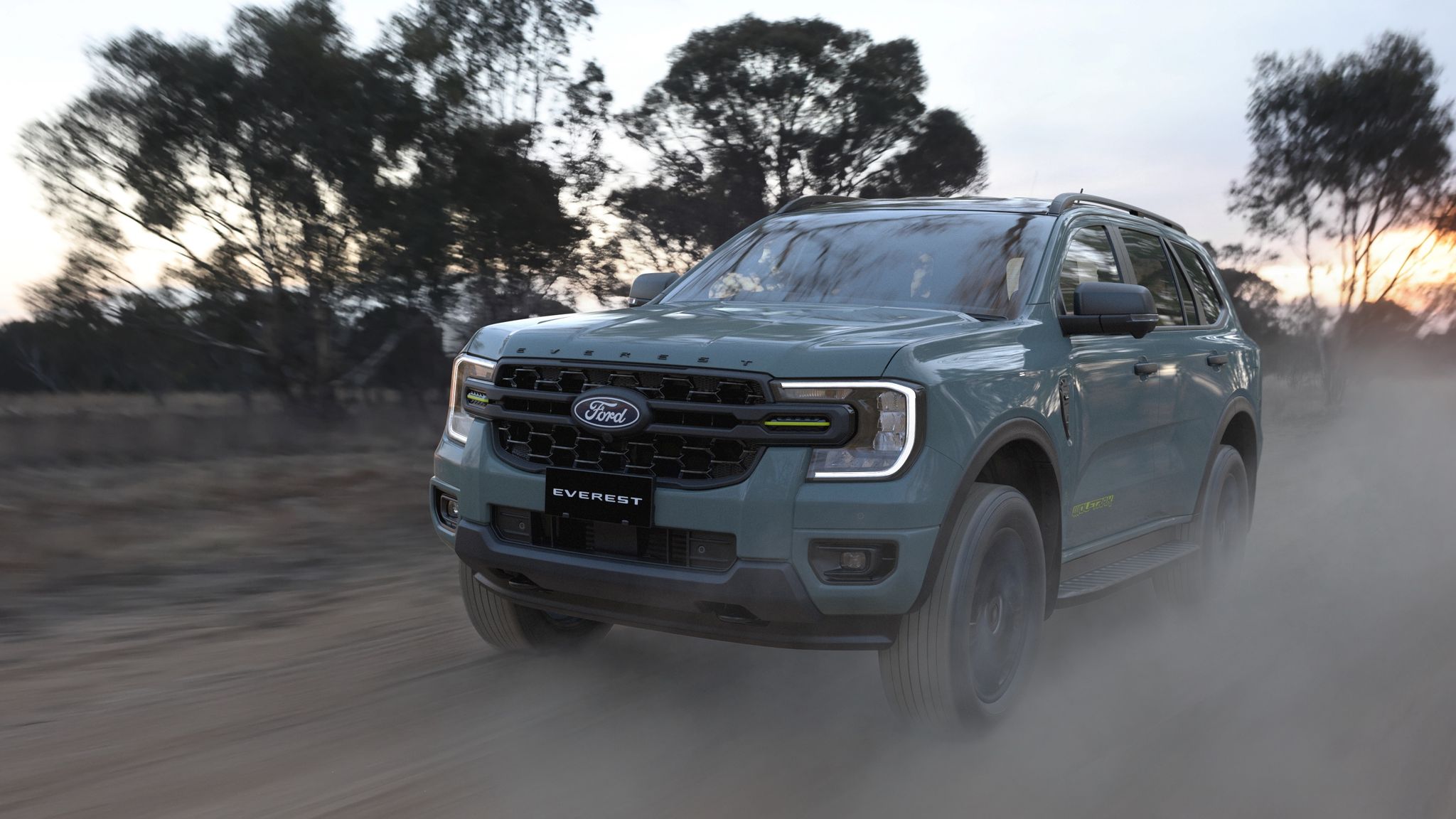 2027 Ford Everest Wolftrak in Traction Green with black 20 inch alloy wheels, black roof and Lime Zest accents