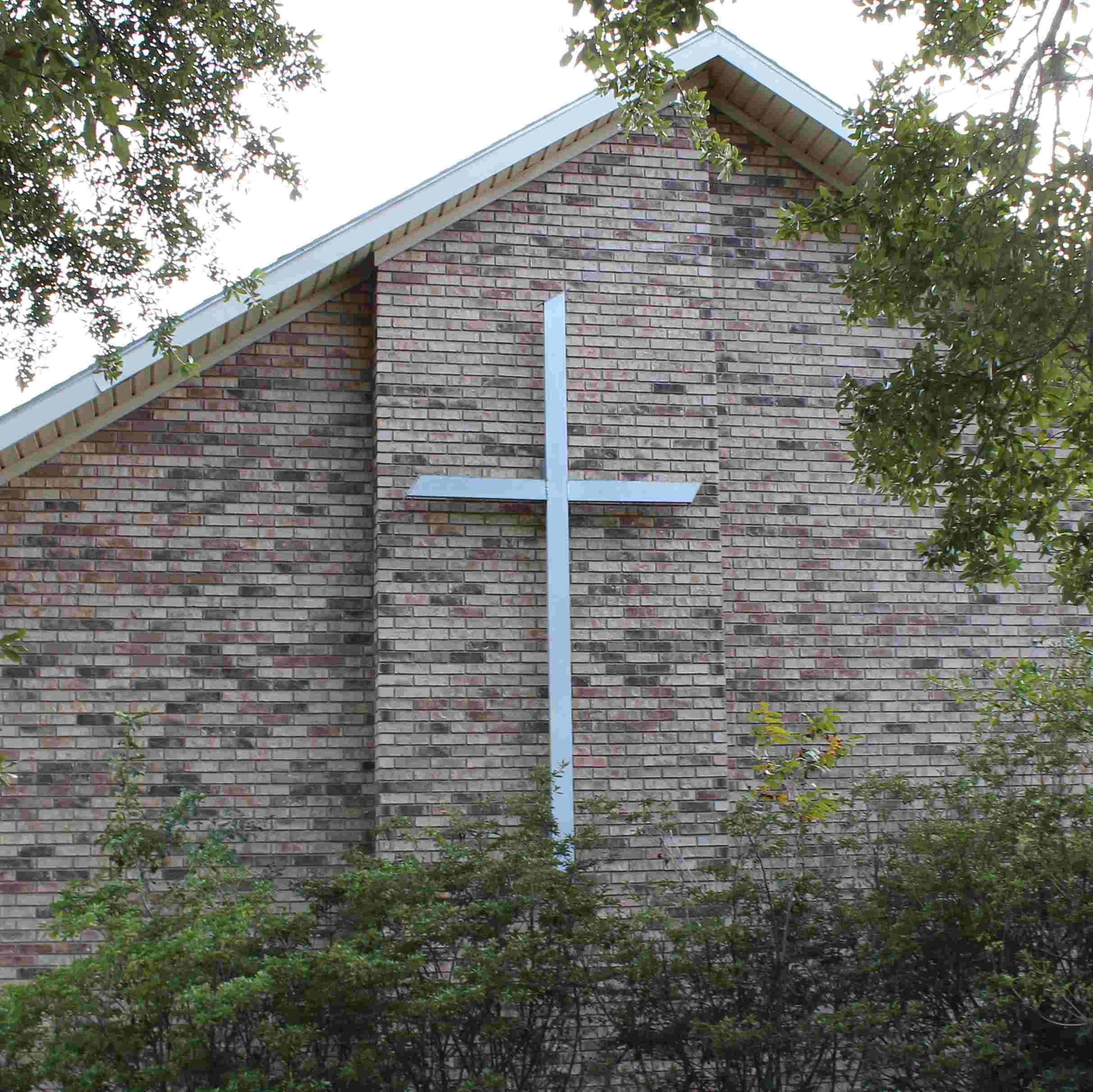 Cross on the front of Grace Lutheran Church