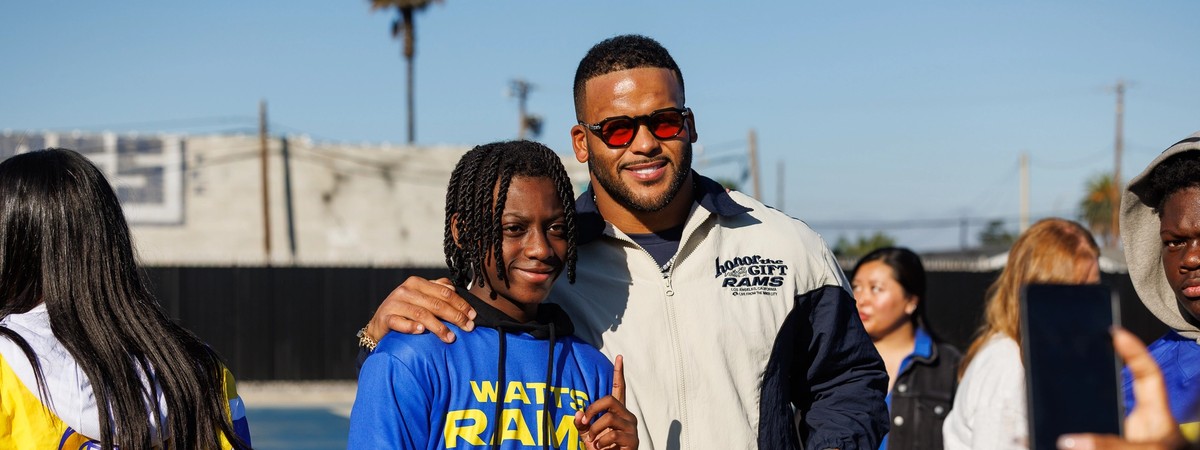 Cover Image for Aaron Donald 99 Foundation Hosts Thanksgiving Distribution For Watts Rams