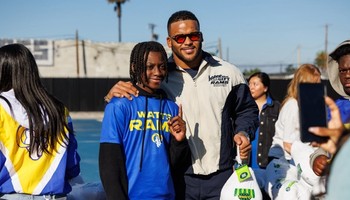 Cover Image for Aaron Donald 99 Foundation Hosts Thanksgiving Distribution For Watts Rams