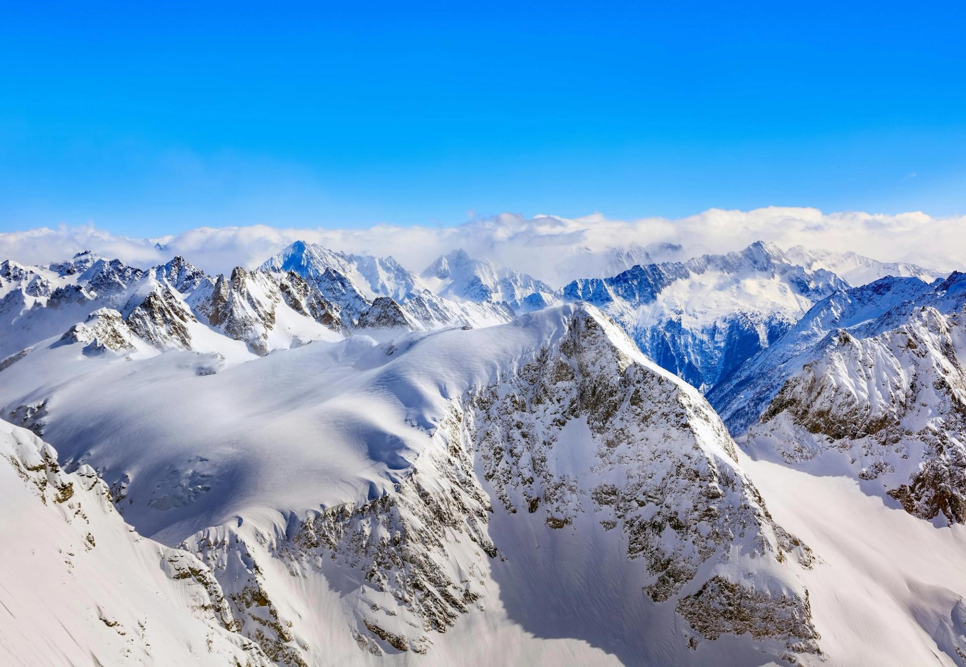 Swiss Alps Hiking Guide 2025: Best Trails & Planning Tips by Astra Voyager