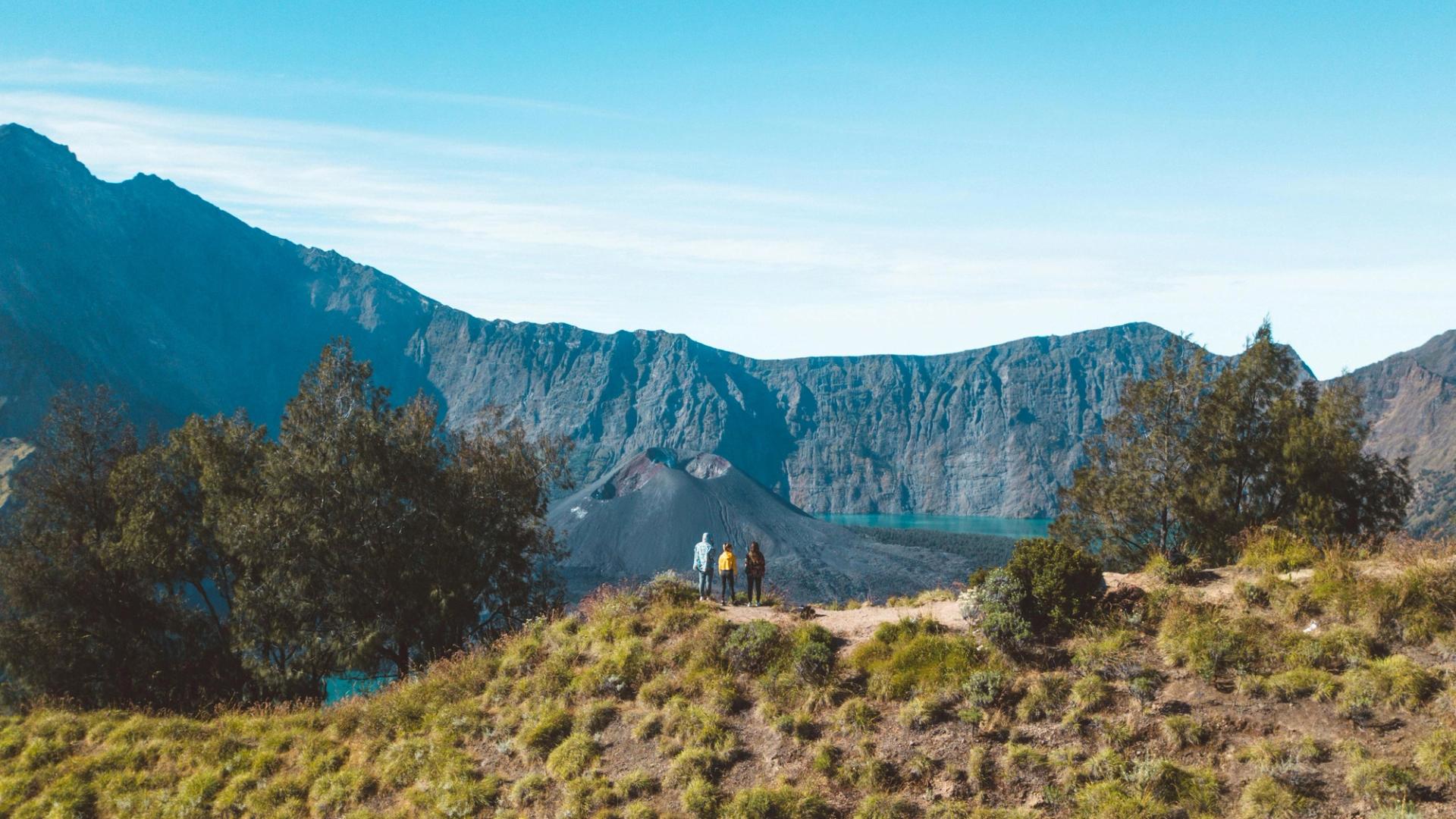 Hiking Hawaii's Crater Rim Trail: Adventure Guide & Tips by Sage Wanderlust Hiking Hawaii's Crater Rim Trail: Adventure Guide & Tips by Sage Wanderlust