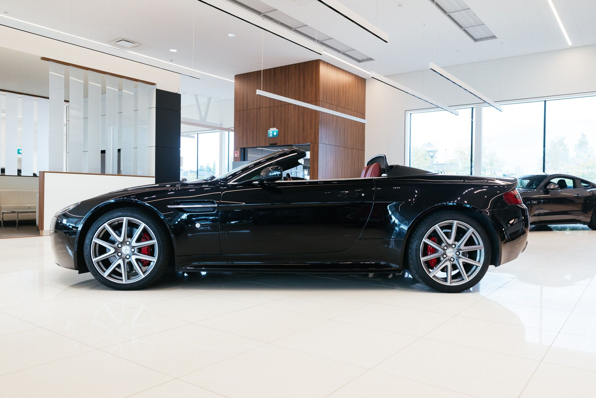 Aston Martin Vantage V8 Vantage Roadster 2008, kuva 6/50