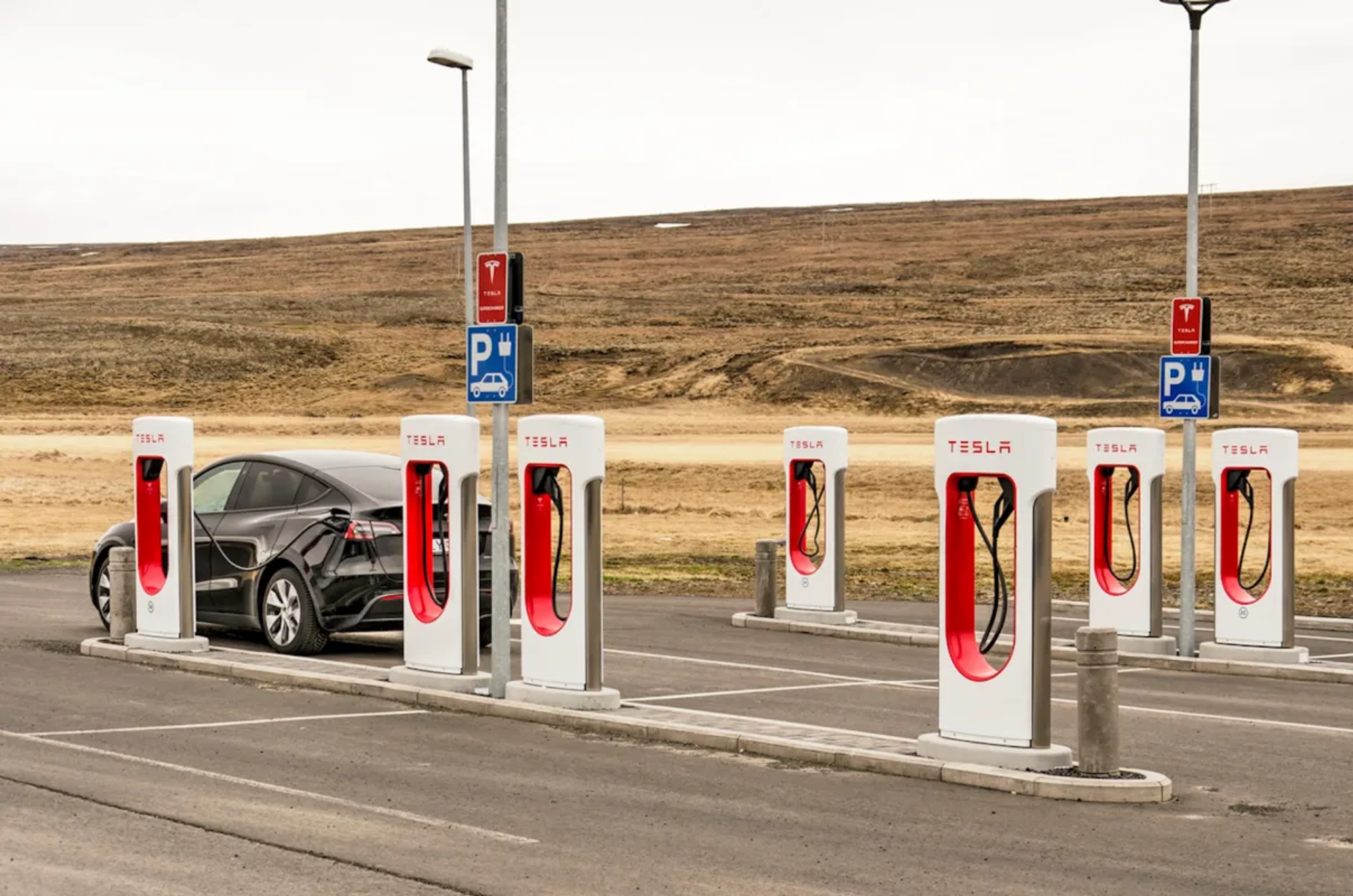 Tesla Supercharger — ladeinfrastruktur på Island
